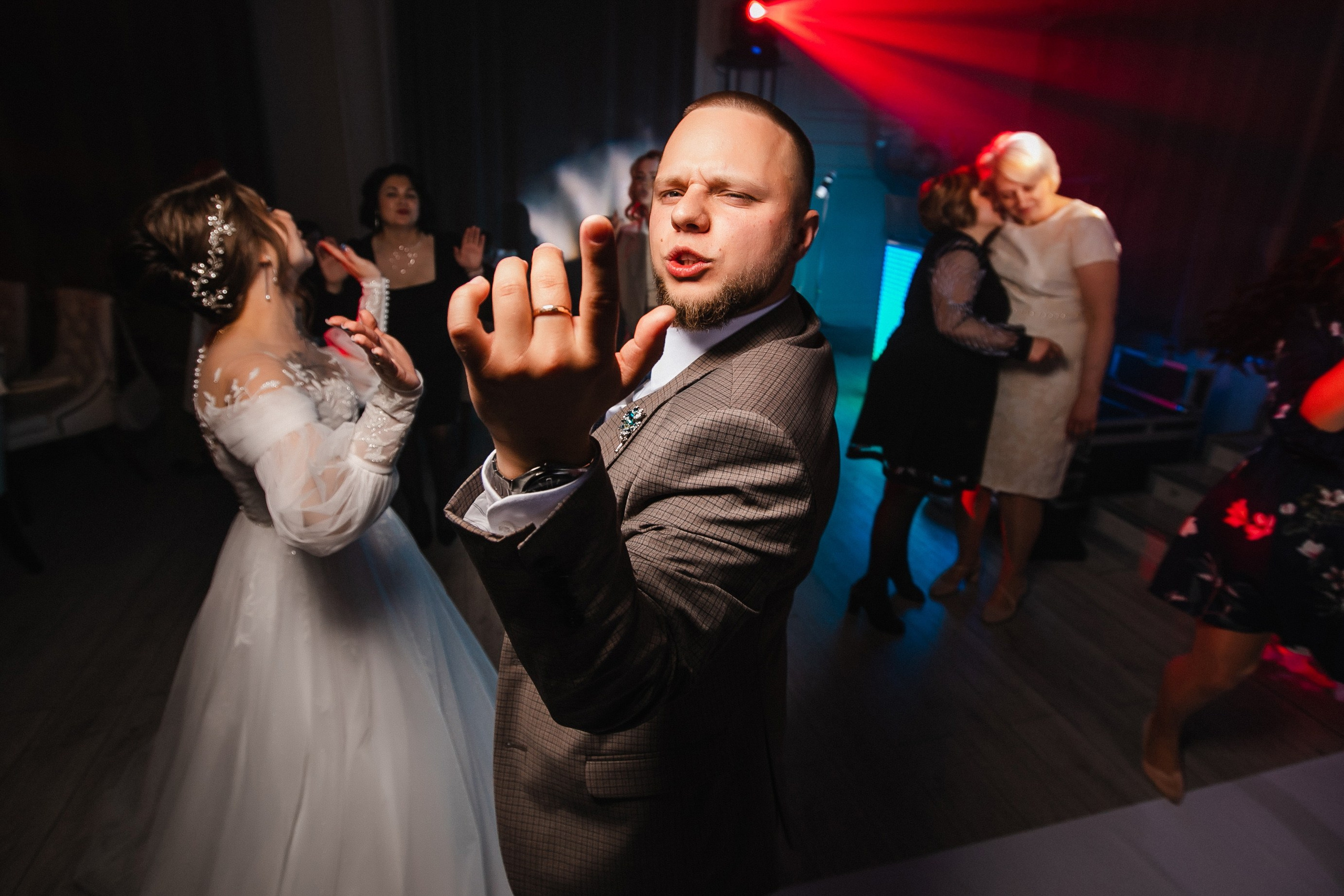 Карина + Глеб. Роман Урумбаев фотограф Нижневартовск