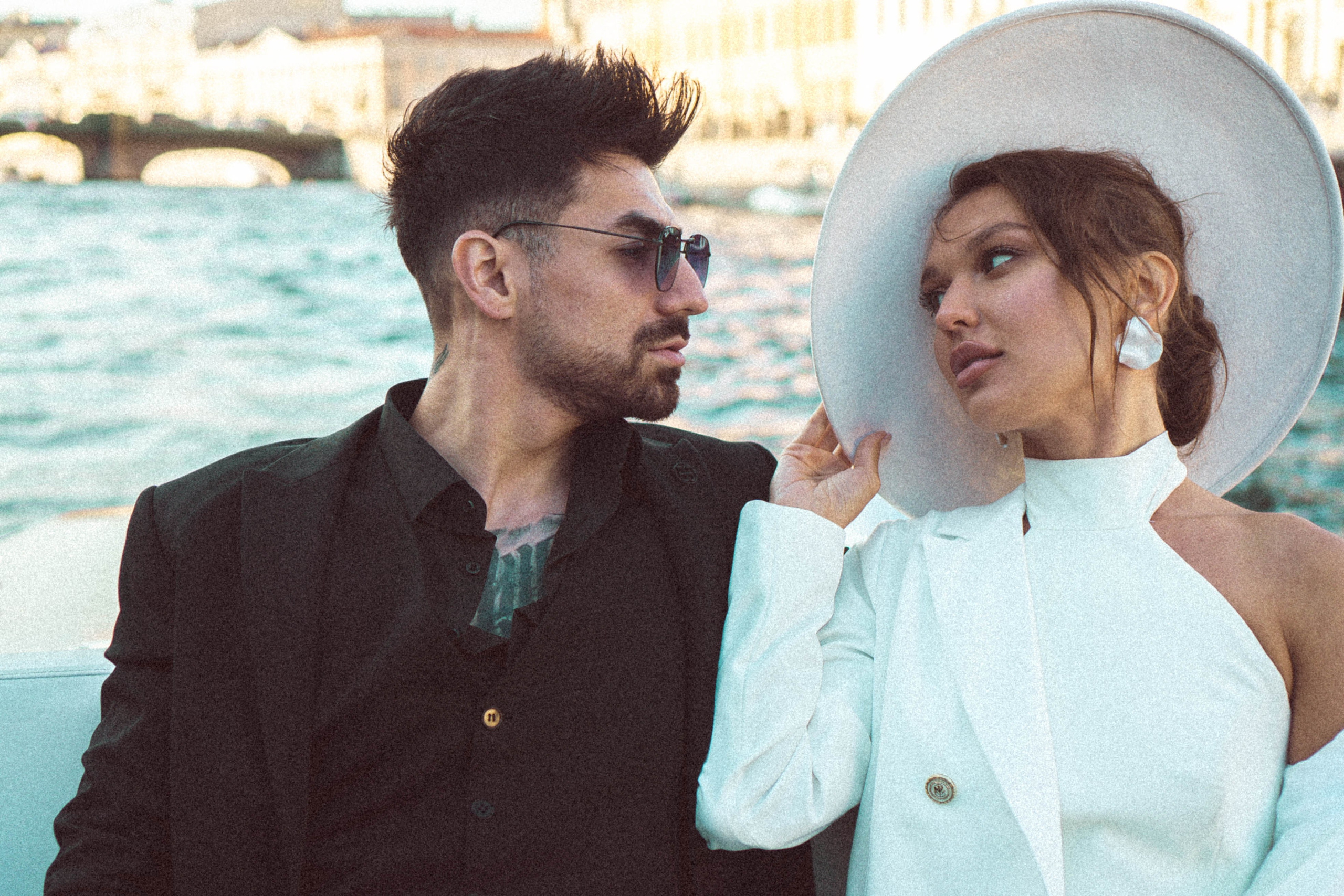 СВАДЕНБНАЯ СЬЕМКА НА КАТЕРЕ ПО КАНАЛАМ САНКТ-ПЕТЕРБУРГА И В АКВАТОРИИ НЕВЫ. Профессиональный фотограф, Санкт-Петербург — Виктория Богомолова