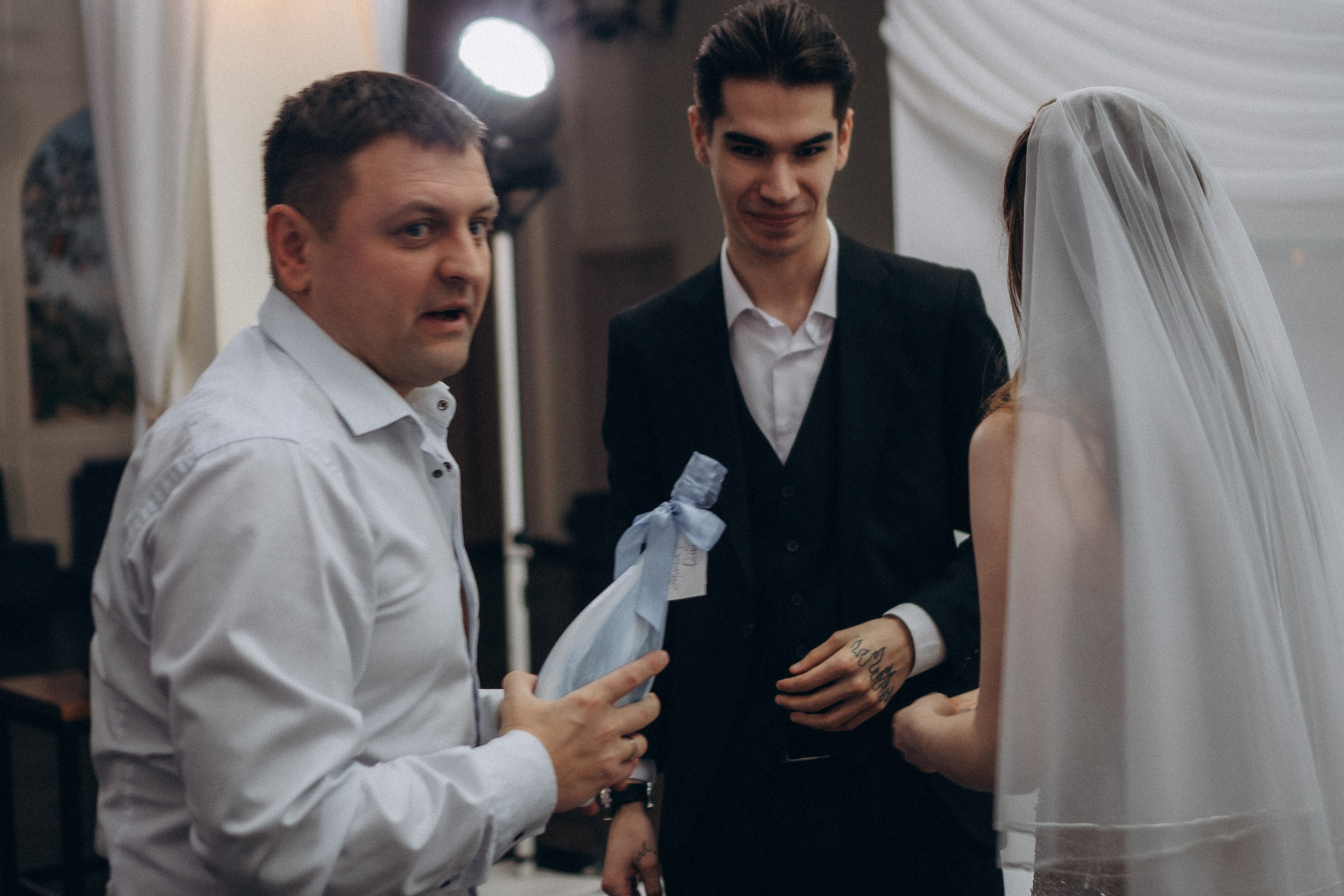 СВАДЕБНАЯ СЬЕМКА СБОРОВ В ОТЕЛЕ И ВЫЕЗД НА ЦЕРЕМОНИЮ (СНЯТО В СИБИРЕ В НИЖНЕВАРТОВСКЕ). Профессиональный фотограф, Санкт-Петербург — Виктория Богомолова