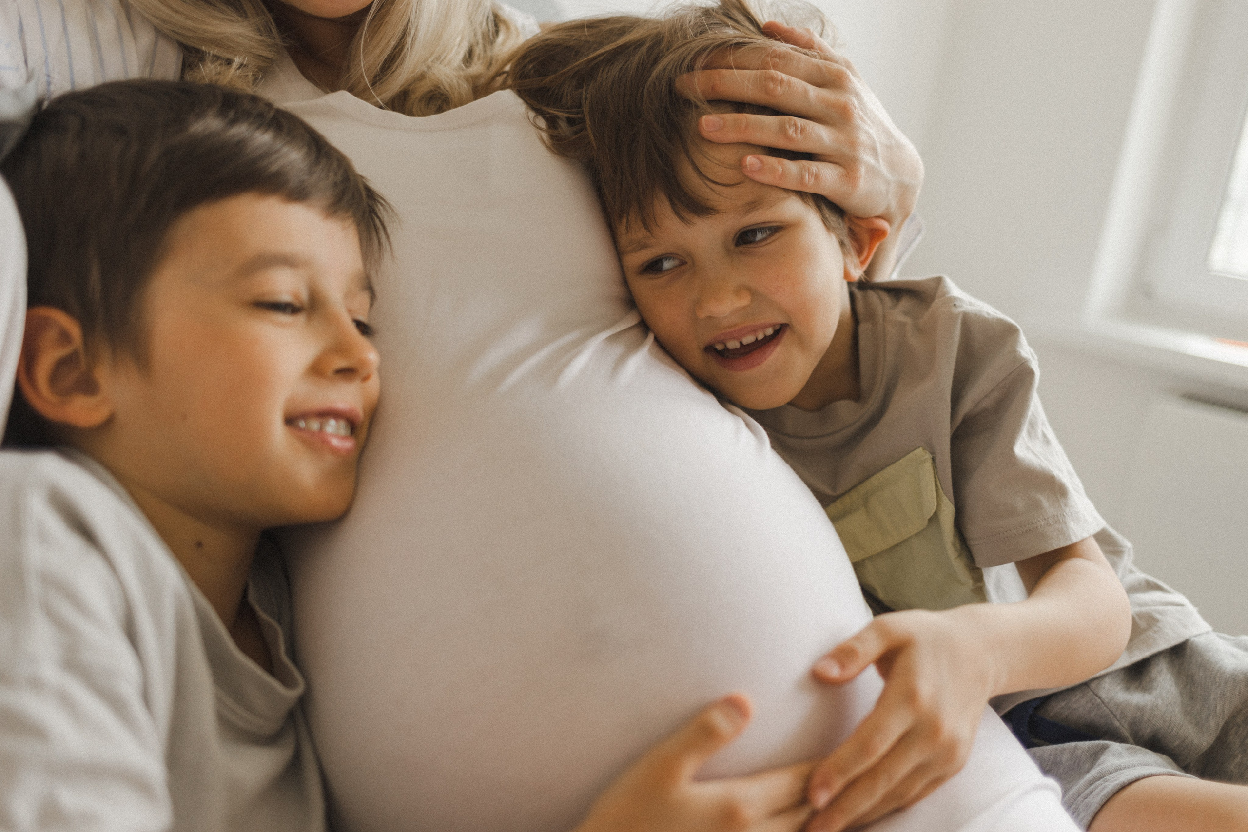 Катя, Паша, Валера и Родион ждут братика. Семейный фотограф в Москве