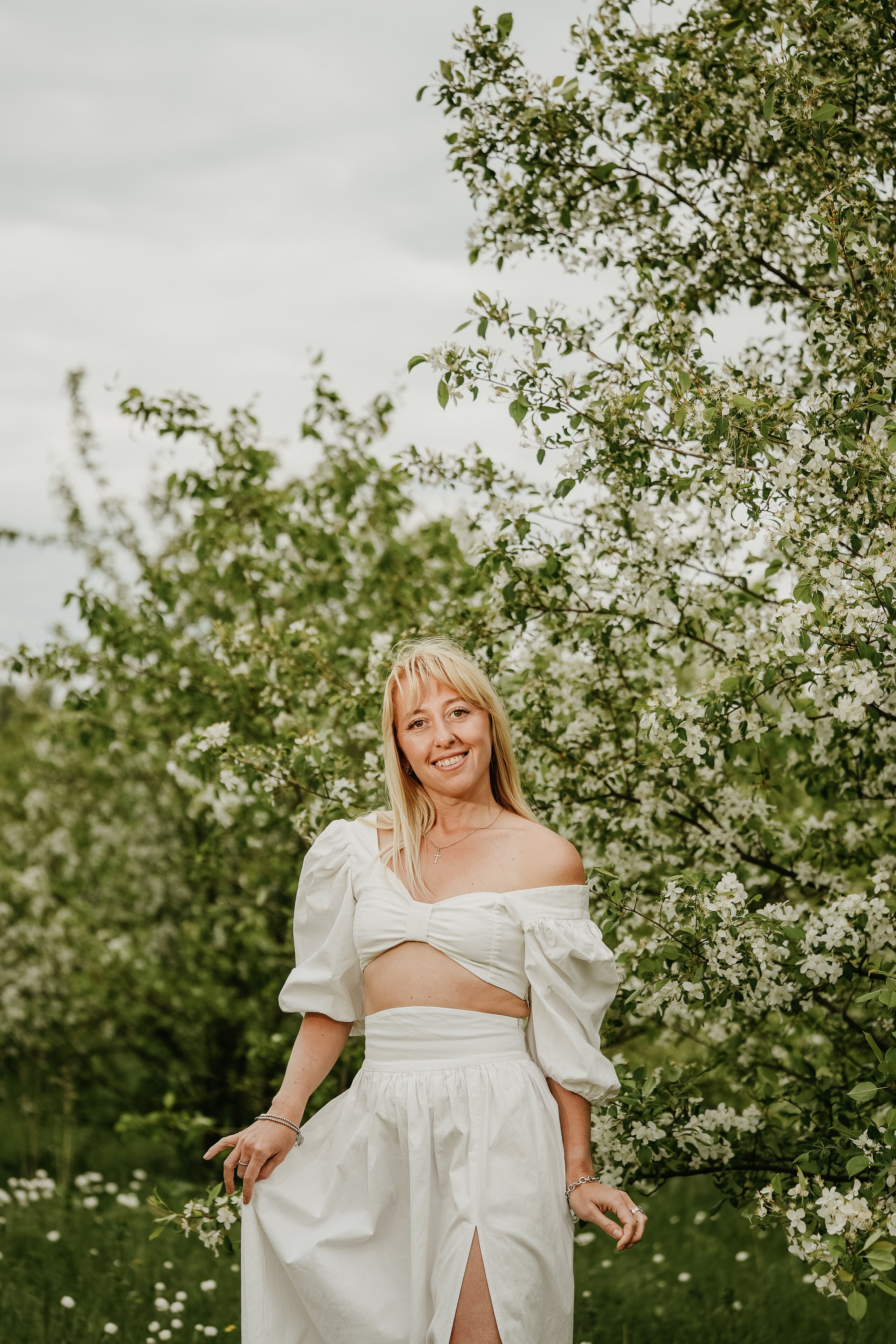 Фотосессия в цветущих яблонях. Фотограф Анна Герман. Красноярск