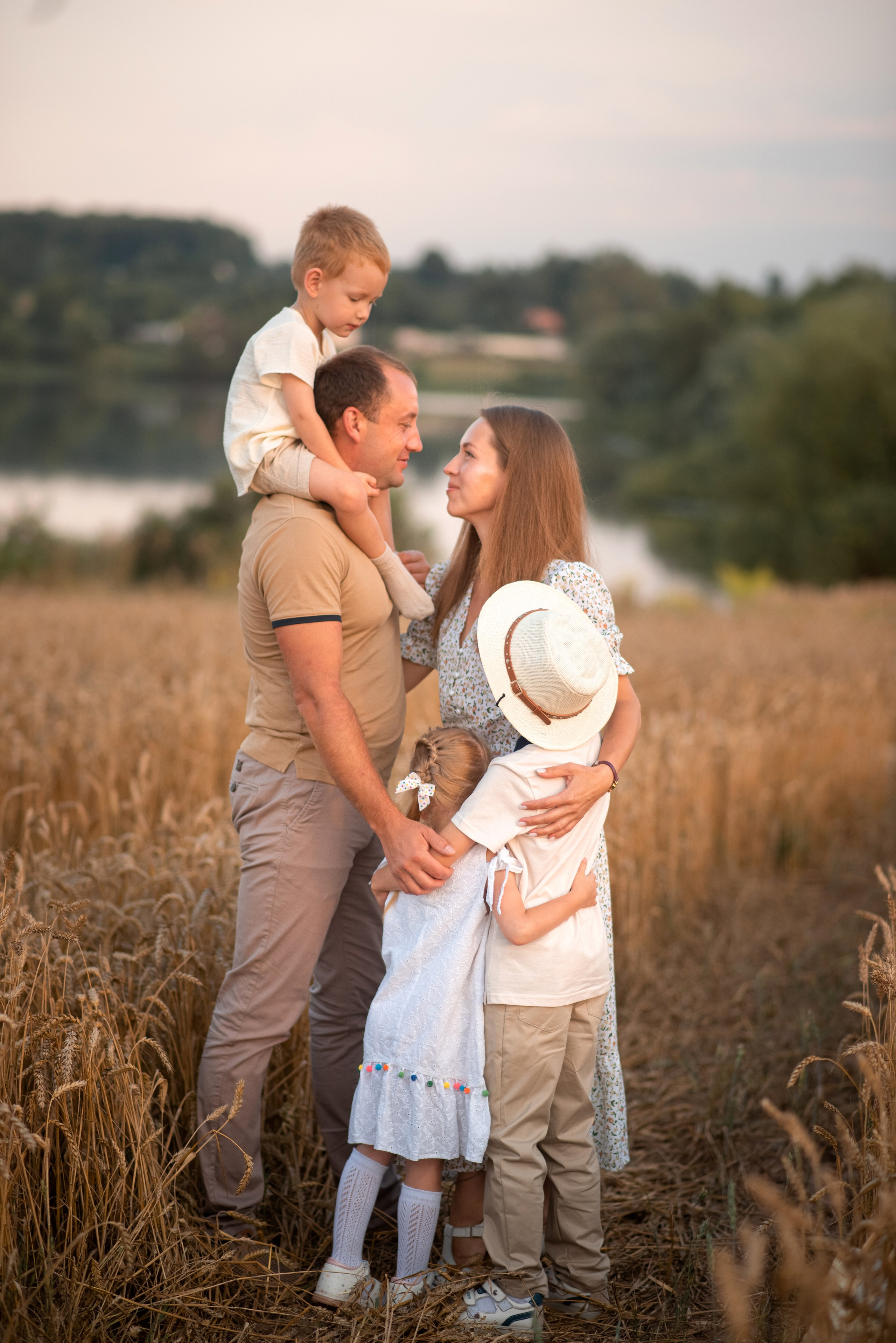 Семейная фотосессия в пшеничном поле. Семейный и детский фотограф в Туле Светлана Воронкова
