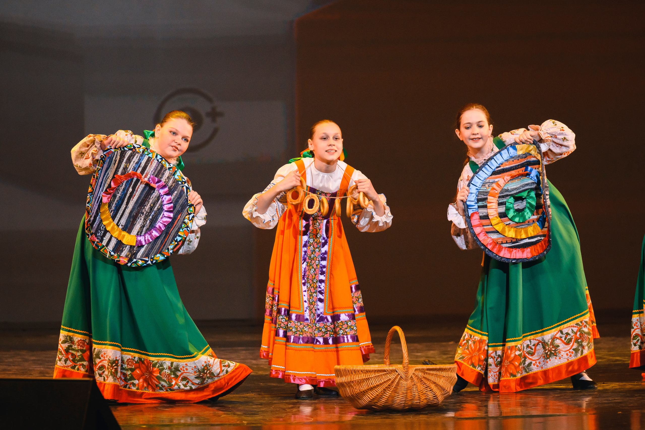 23 апреля, часть 1, БКЗ Октябрьский, г. Санкт-Петербург. Золотое яблочко