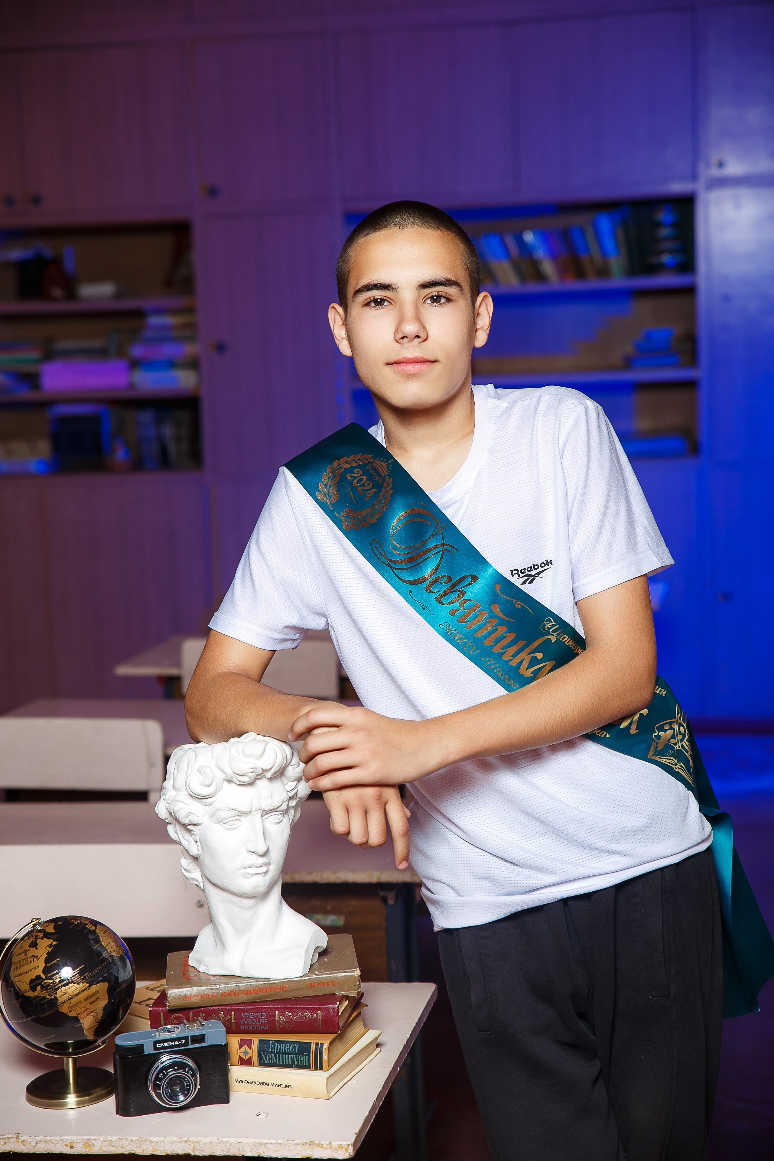 МОДЕРН. Выпускные альбомы в Донецке и ДНР. Фотограф Донецк и ДНР