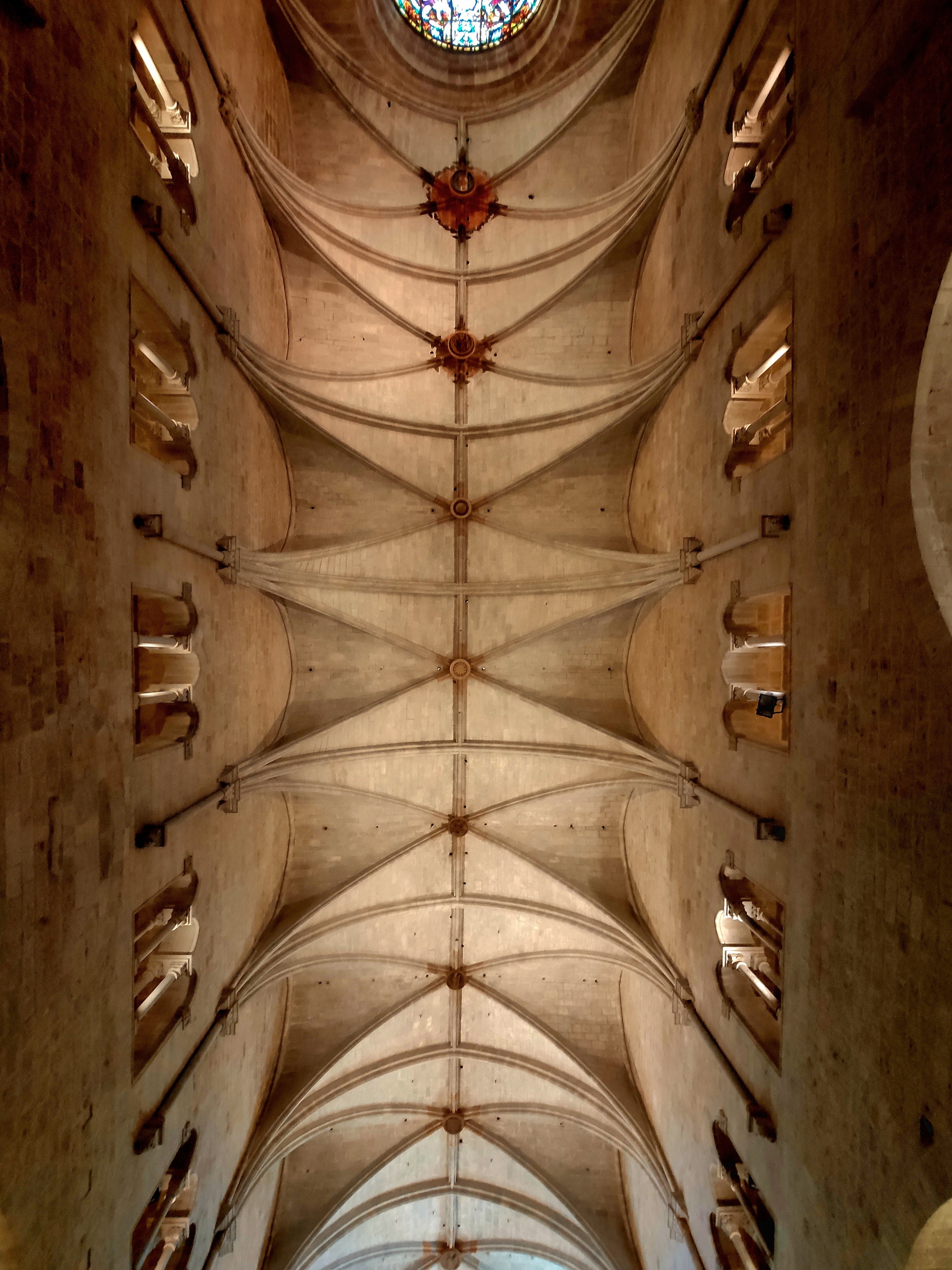 Готические соборы всегда имеют красивые своды