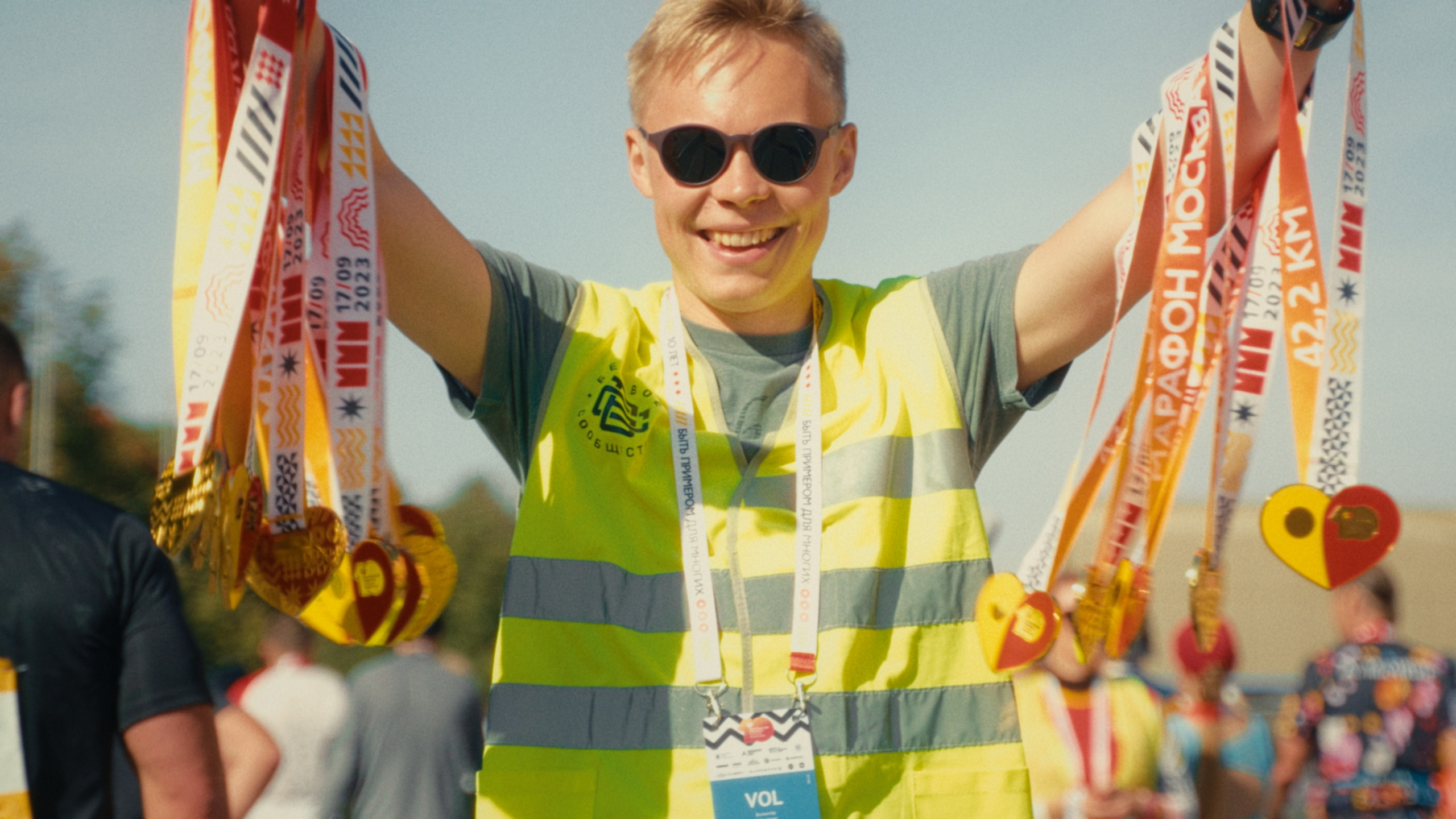 Документальный фильм Бегом по России, люди с неограниченными возможностями. Цветокоррекция кино, рекламы и клипов. В Алматы и по всему миру. Юрий Косяков