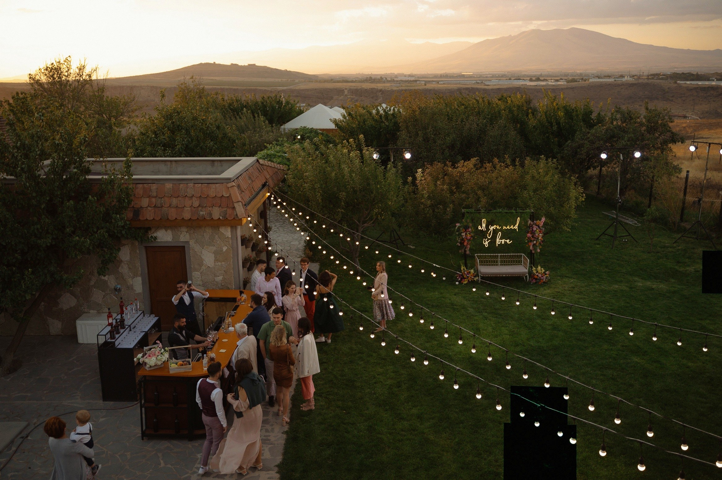 Ведущий Никита Шляндин