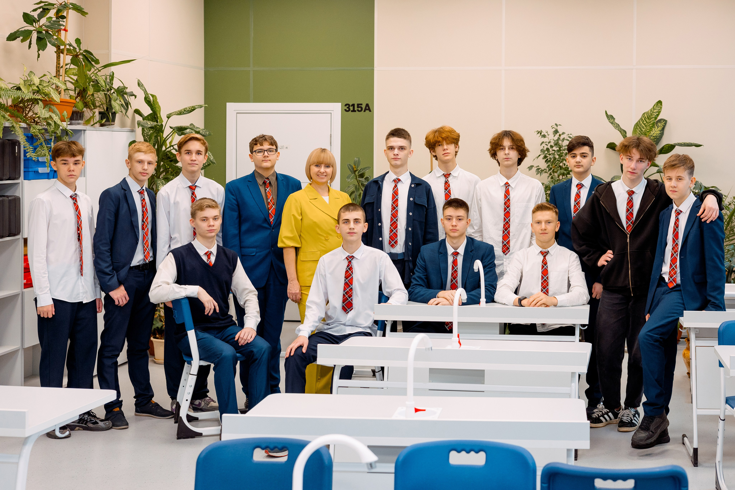 СТАРШАЯ ШКОЛА. Фотокомпания «Алые паруса» выпускные альбомы Москва и МО