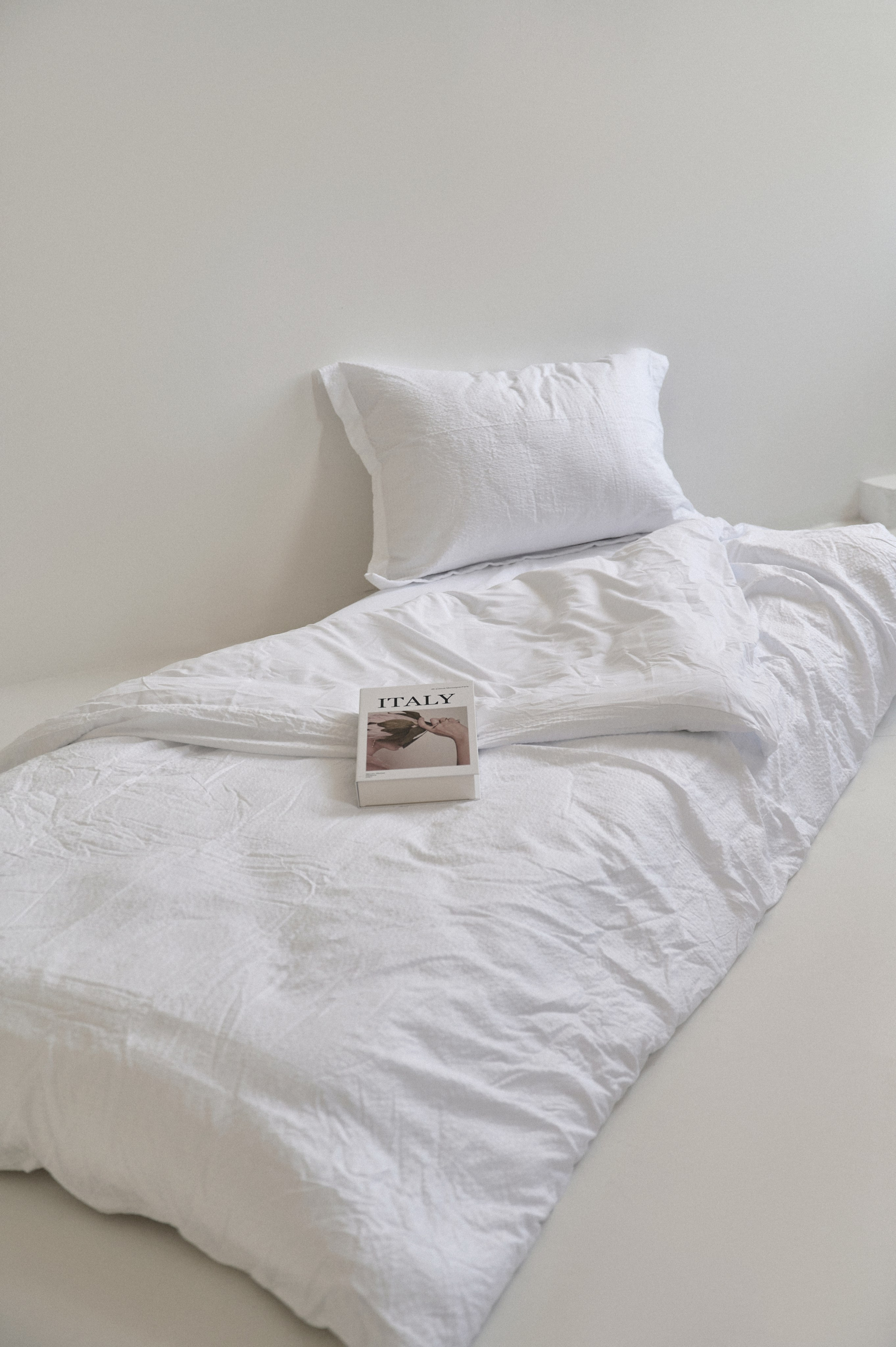 Матрац + постельное - 500 руб