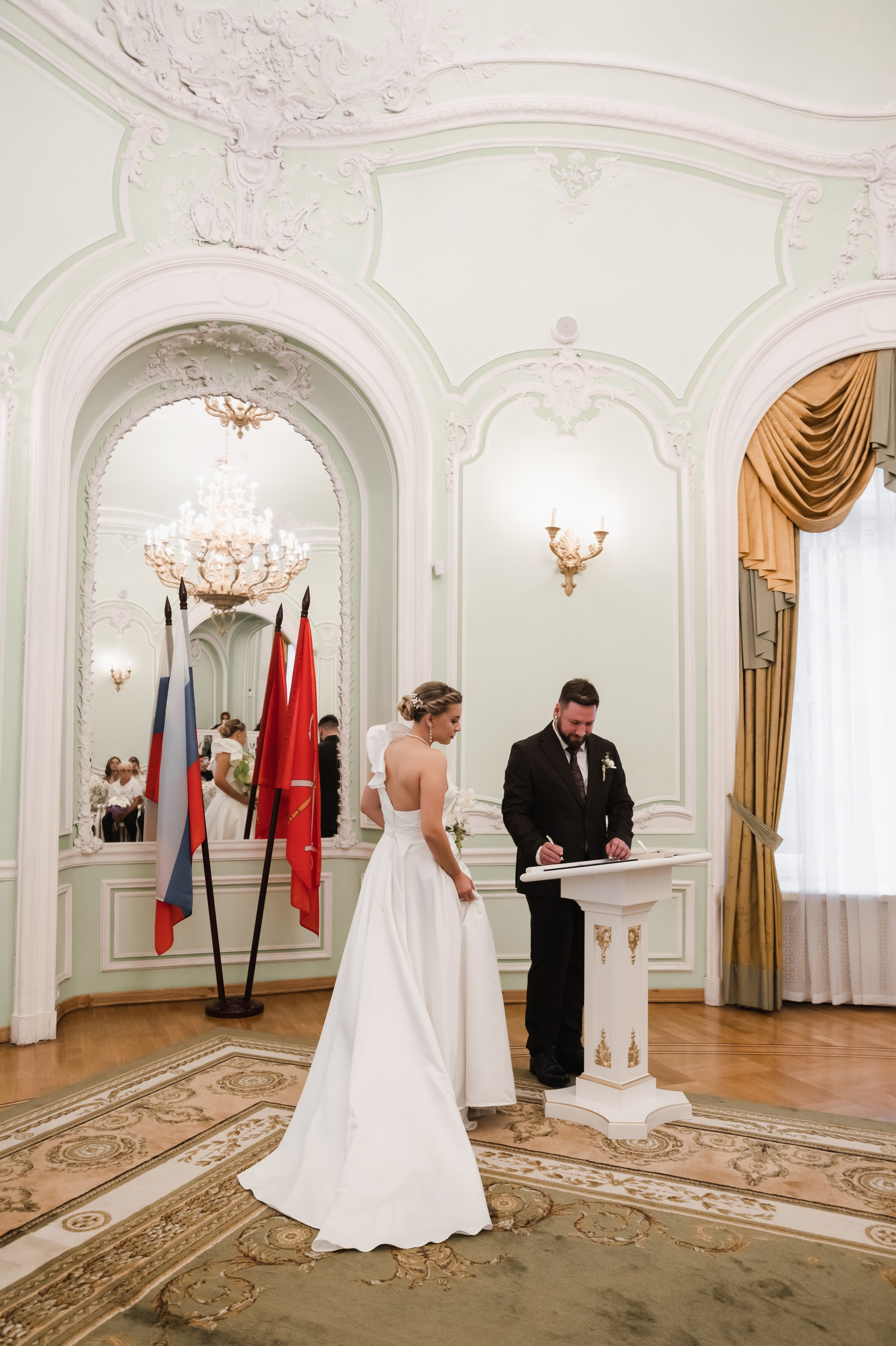 Свадебная фотосессия в фотостудии с видом на Петербург. Портретный и репортажный фотограф в Санкт-Петербурге | Валерия Кайряк