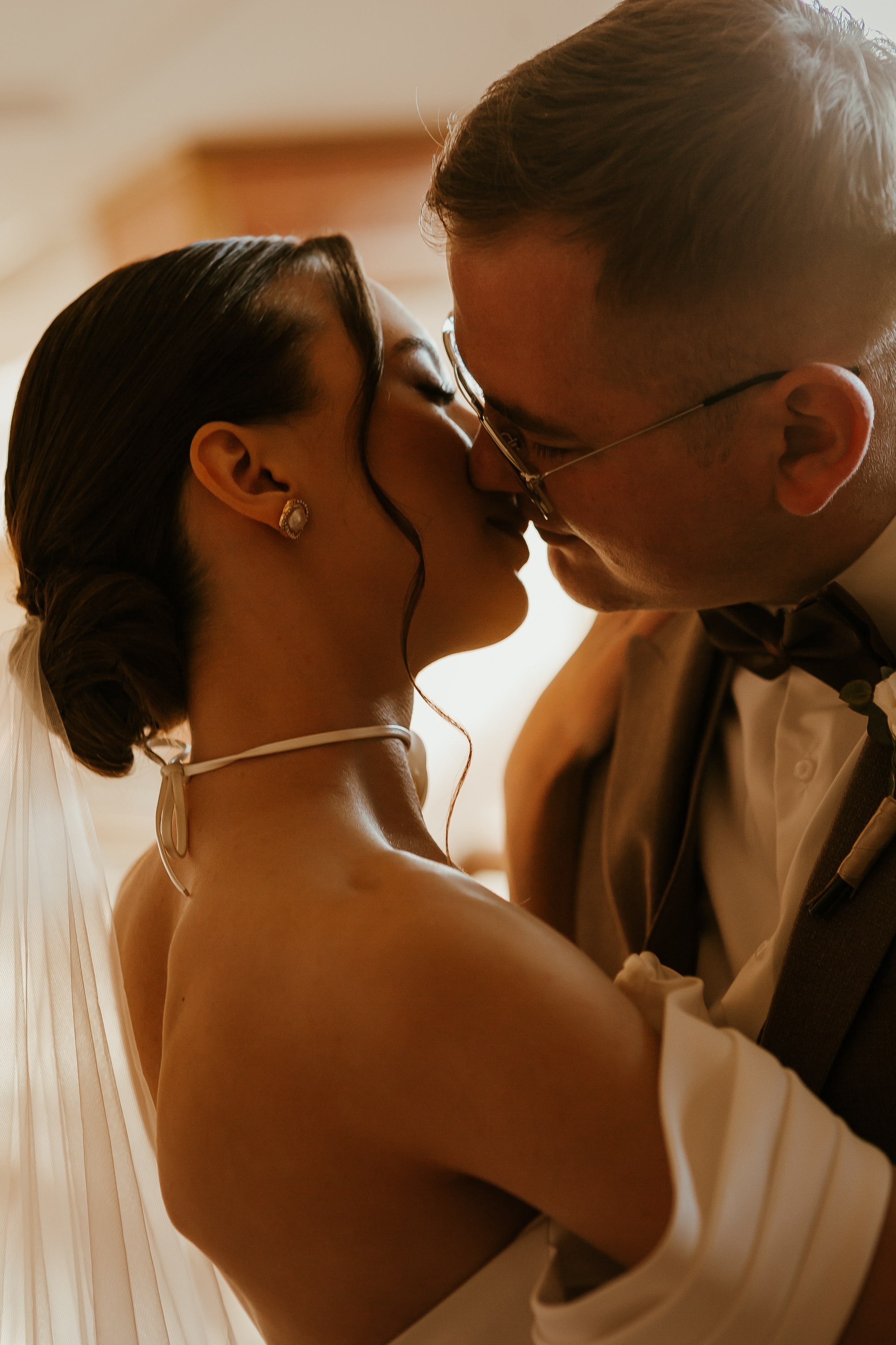 Свадебная осенняя фотосессия Ивана и Лидии в городе. Свадебный и репортажный фотограф в Ярославле и Санкт-Петербурге Роман Микрюков