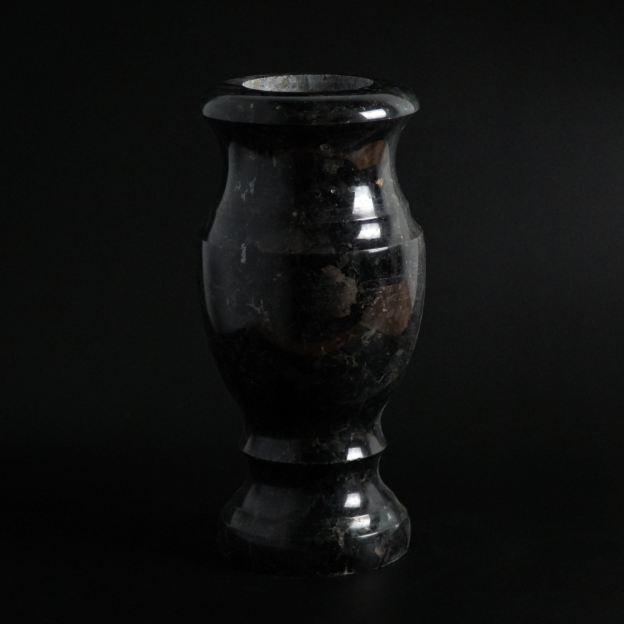 Вазы из мрамора. Катя Кудринская. Фотограф на мероприятие СПб. Семейный фотограф