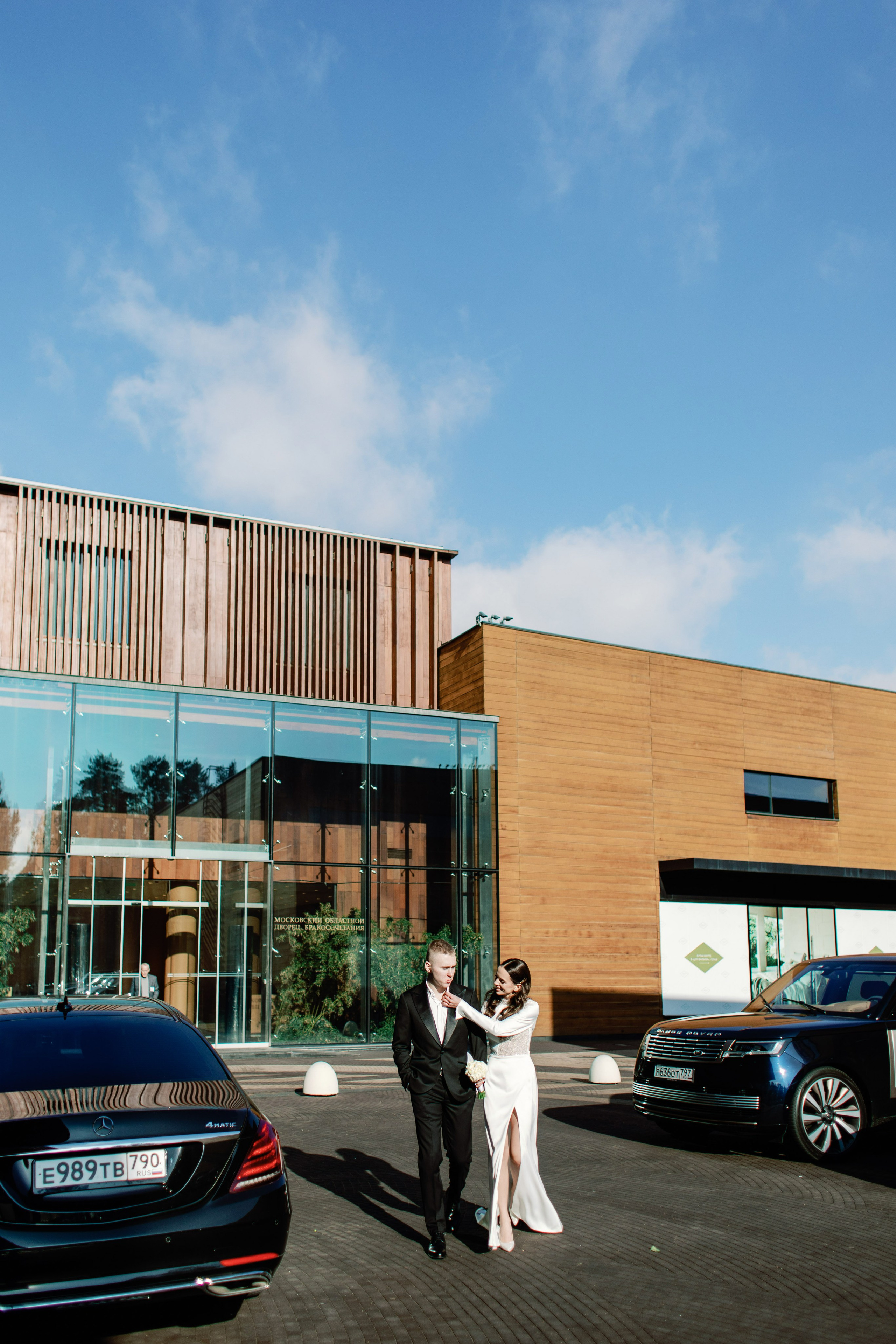 Свадьба для двоих в Москве, фотосессия на крыше, сборы, прогулка в Barvikha Luxury Village