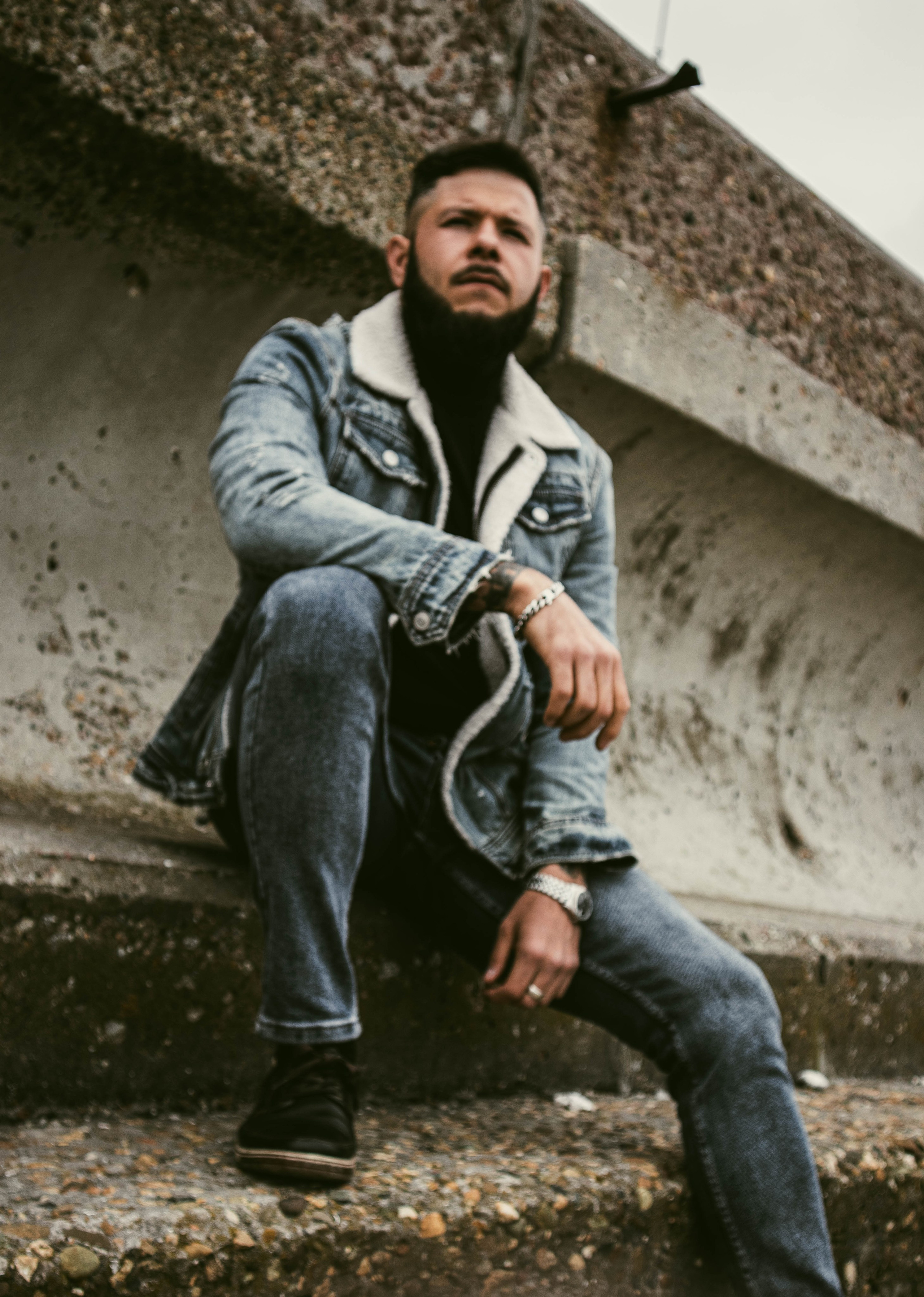 О. Уличный фотограф Города N