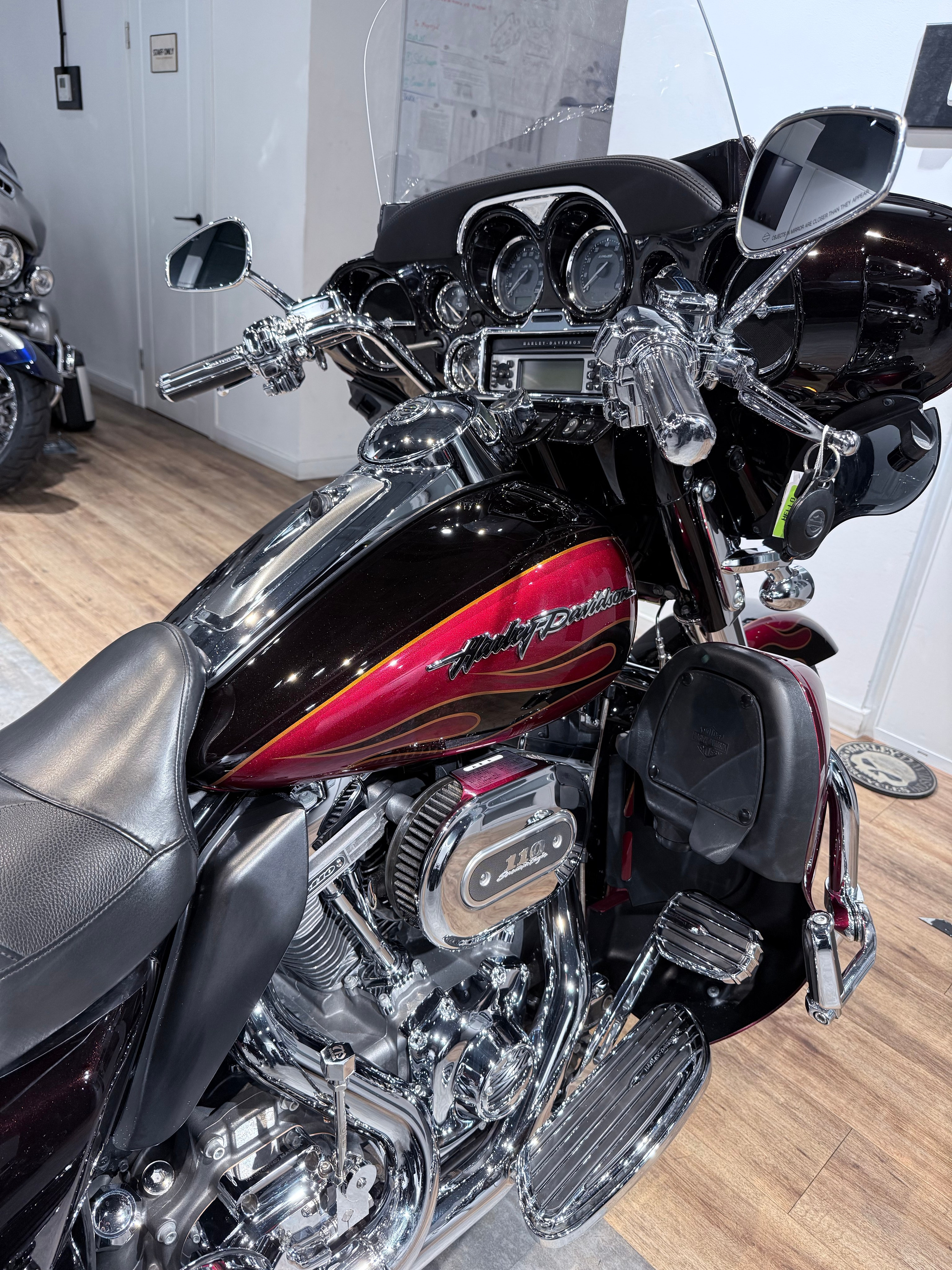 CVO Limited 110 (Exclusive Black Ember & Rio Red). Hello Davidson, Москва. Только хорошие мотоциклы…