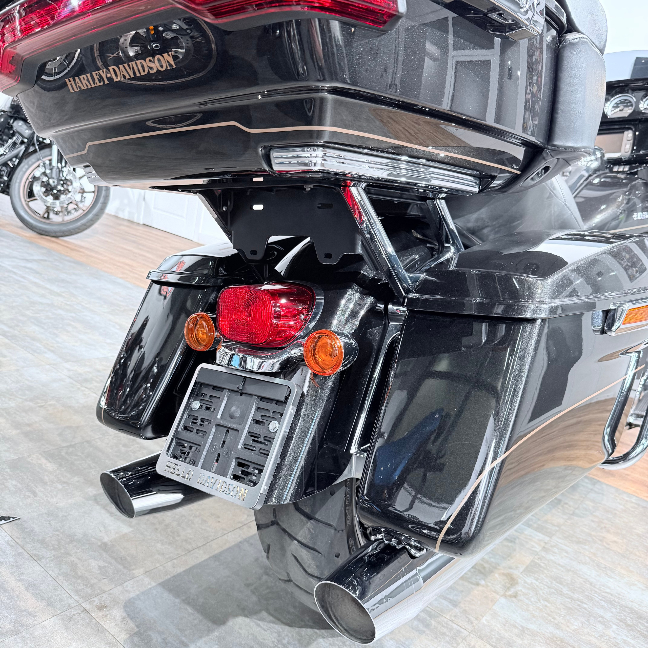Купить Harley-Davidson 2017 Electra Glide Limited (Black Tempest) (Touring) — подробнее на сайте. Hello Davidson, Москва. Только хорошие мотоциклы…