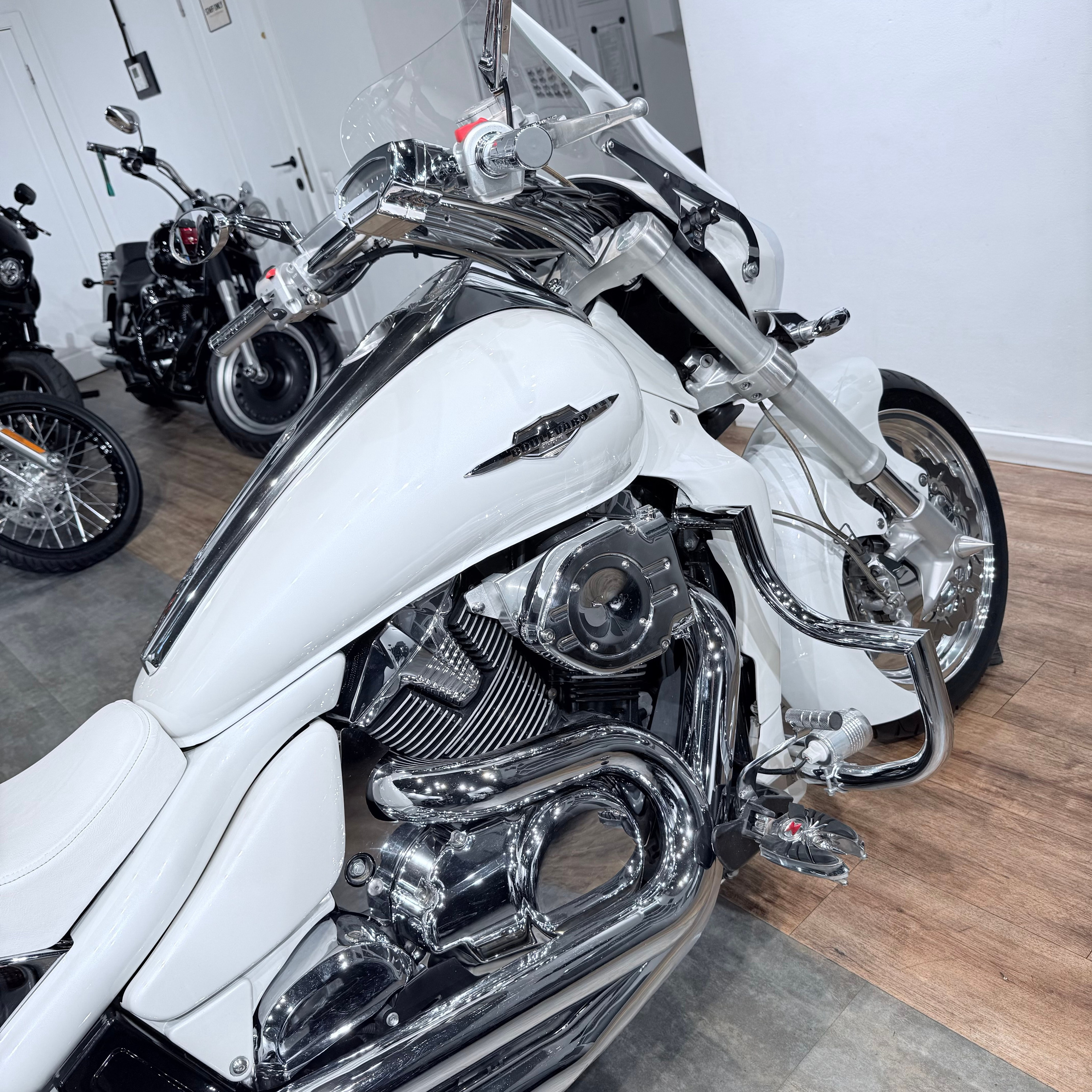 2007 SUZUКI М109R Whitе Hunter. Hello Davidson, Москва. Только хорошие мотоциклы…
