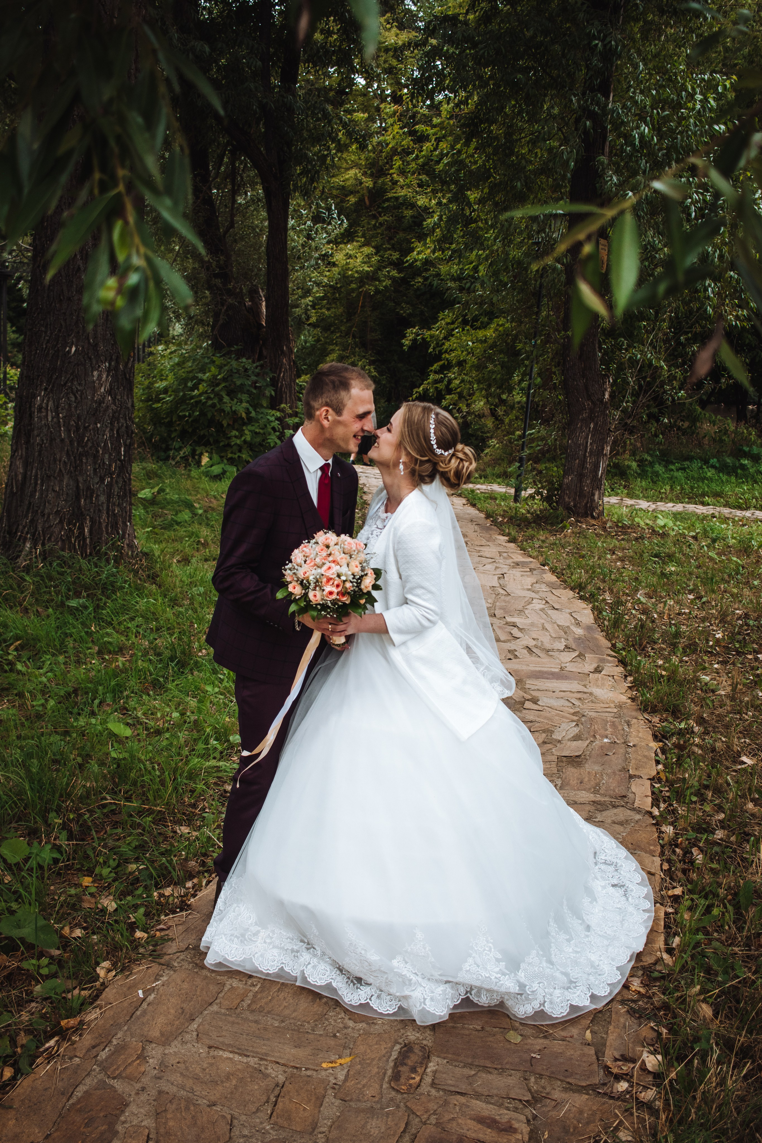 Свадебный фотограф в Подольске Ивана и Марии. Выпускные альбомы в Серпухове