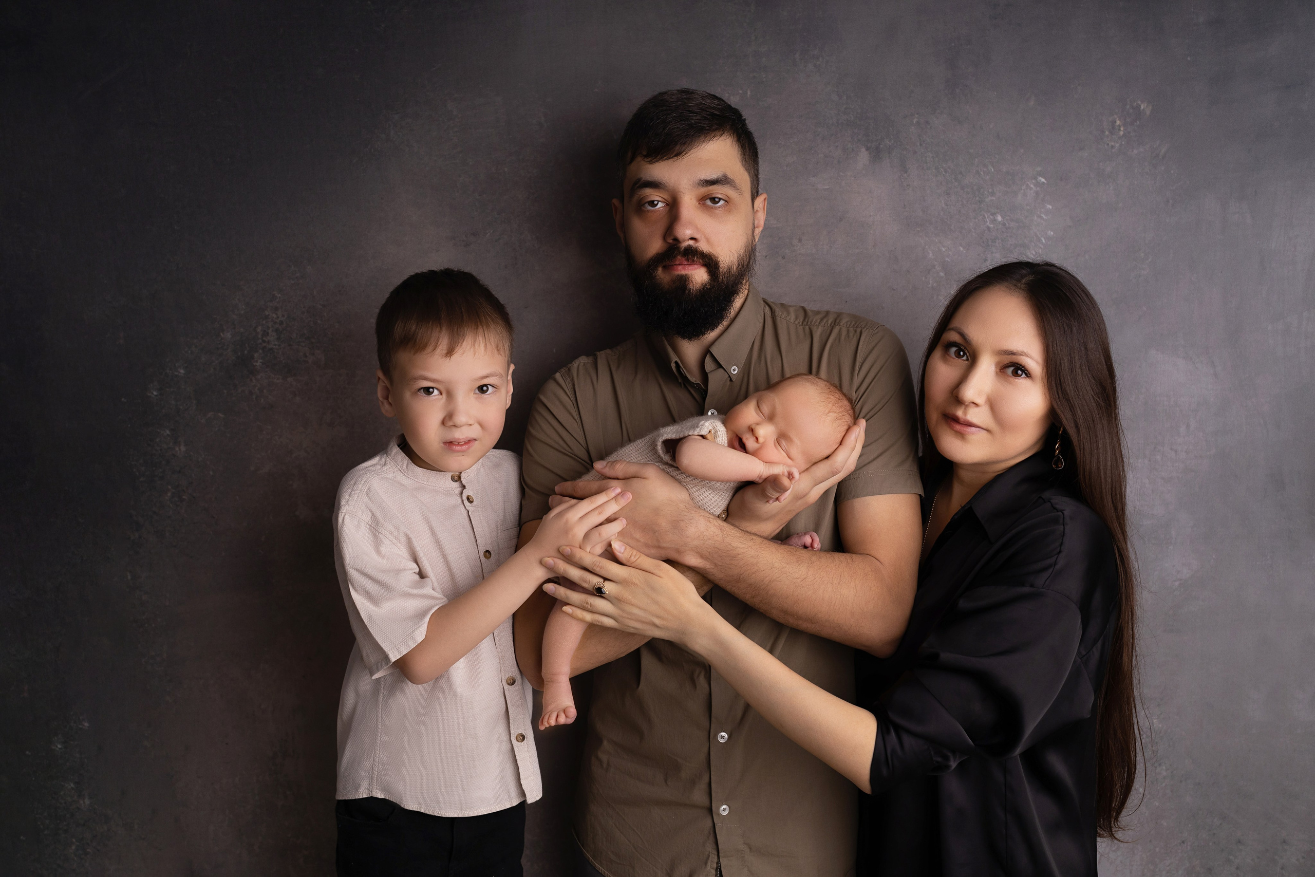 Семейные кадры от Elvira Kamaeva. Фотограф новорожденных малышей в Омске и Омской области Эльвира Камаева