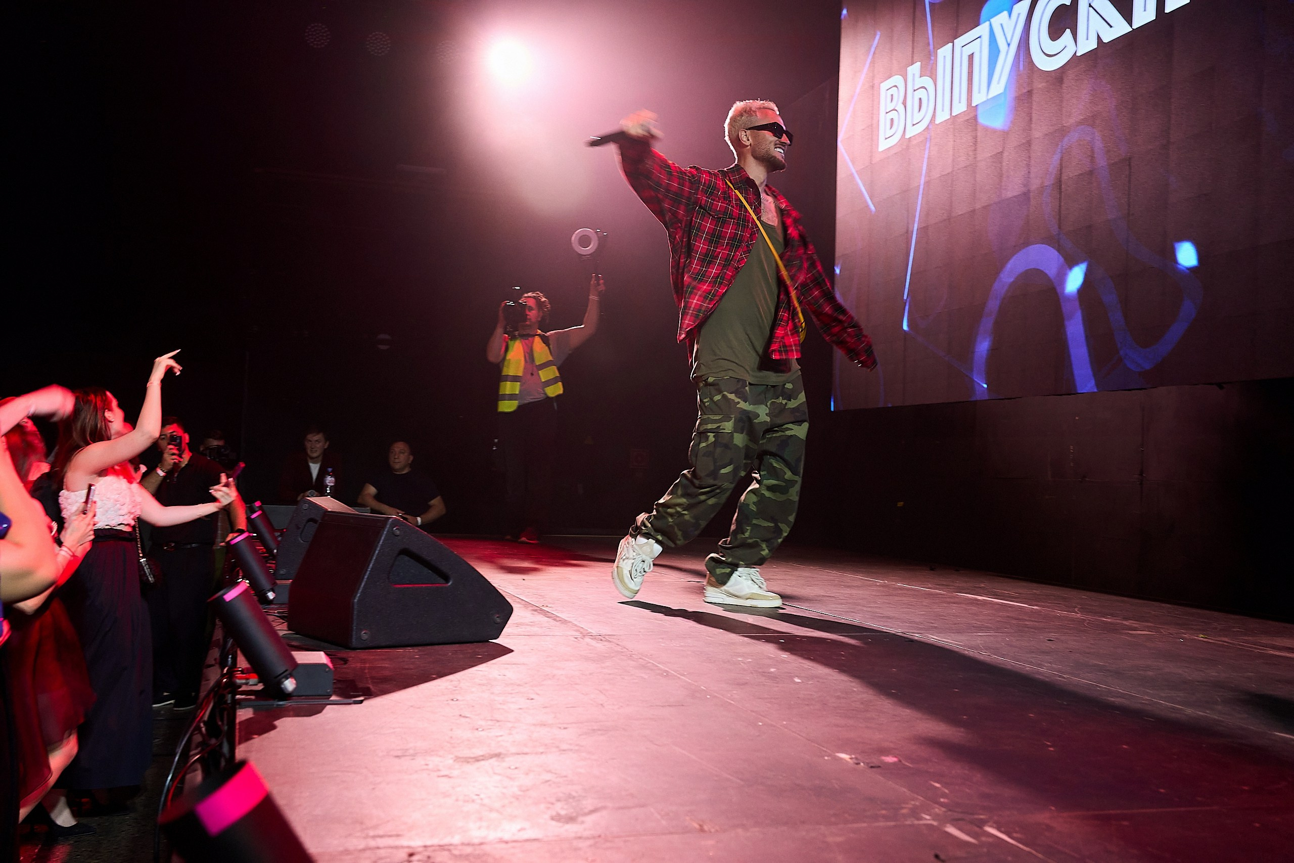 Выпускной 2024 концертный зал Академия ВТБ. Фотограф и Видеограф в Москве. Олег Корушев