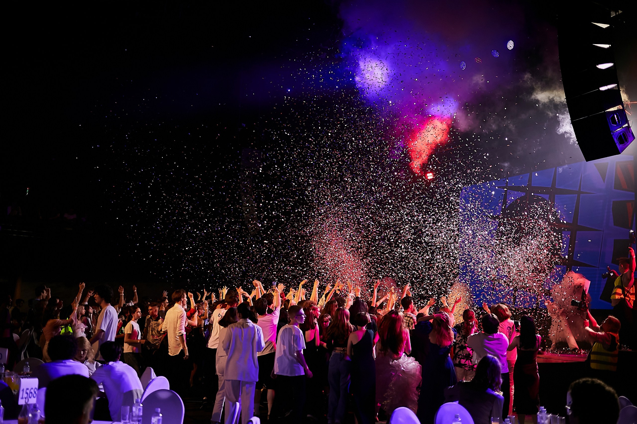 Выпускной 2024 концертный зал Академия ВТБ. Фотограф и Видеограф в Москве. Олег Корушев