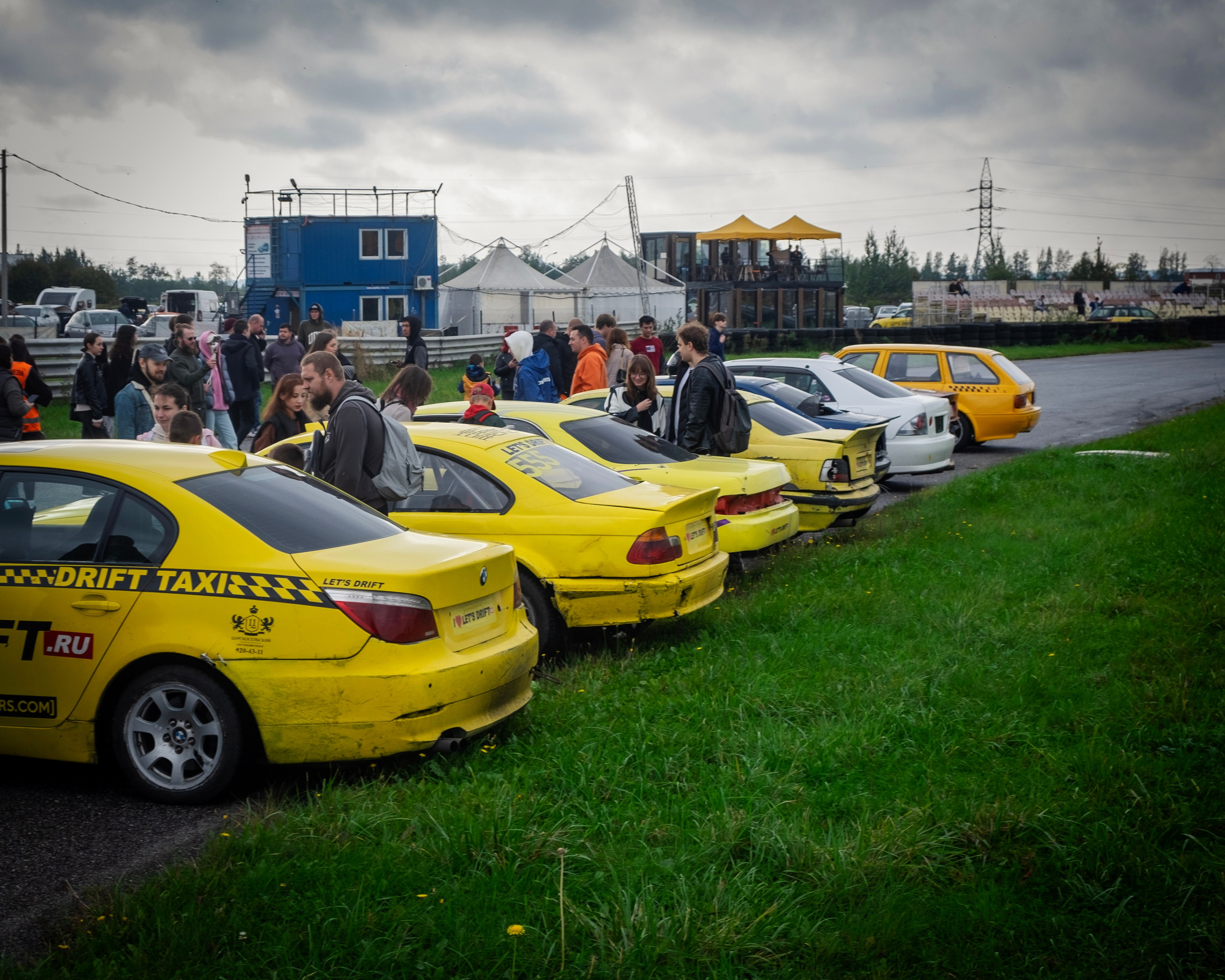 AUTODROM FEST 21.09.25. Автомобильные фотографии и рисунки в Санкт-Петербурги Пашков Дмитрий