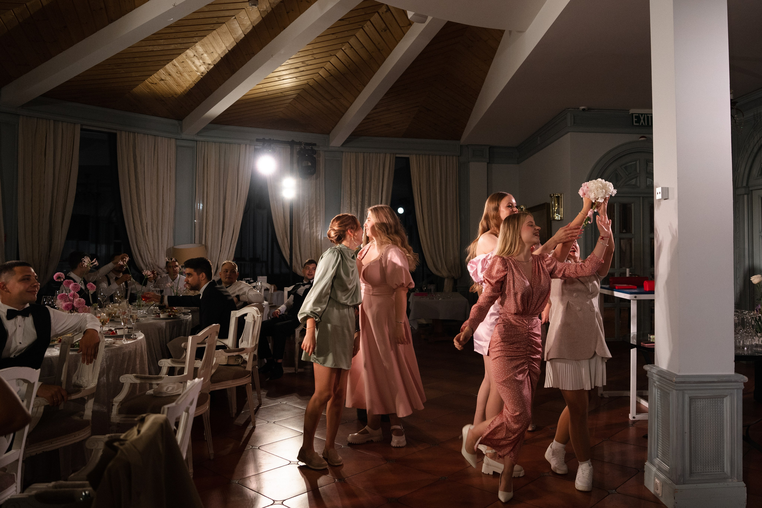 Юлия & Максим. Уютная свадьба в стиле современная классика на заливе. Свадебный фотограф организатор в Санкт-Петербурге Ассоль Опарина