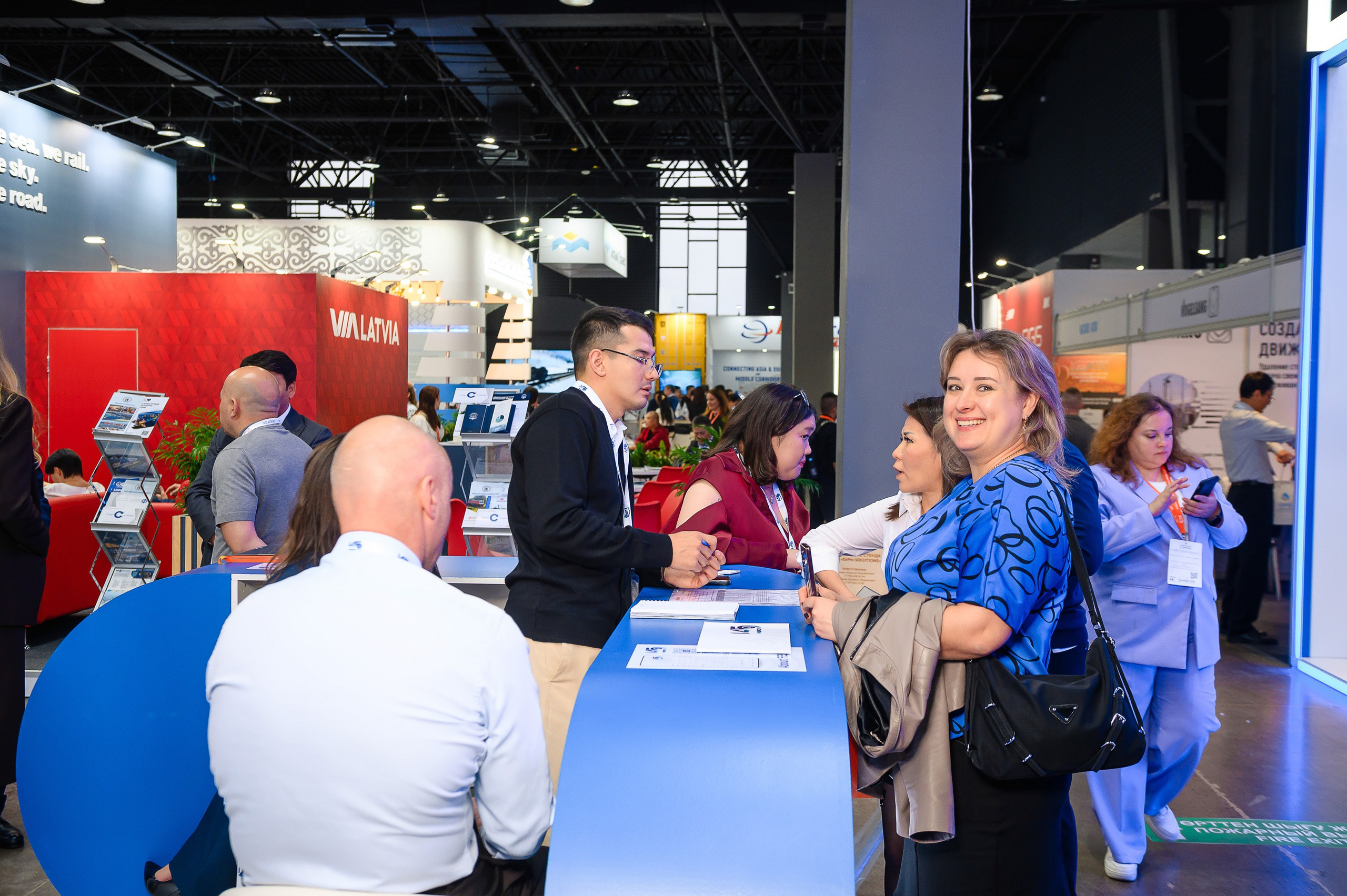 Компания Fesco на выставке TransLogistica Kazakhstan 2025. Интерьерный и репортажный фотограф в Алматы