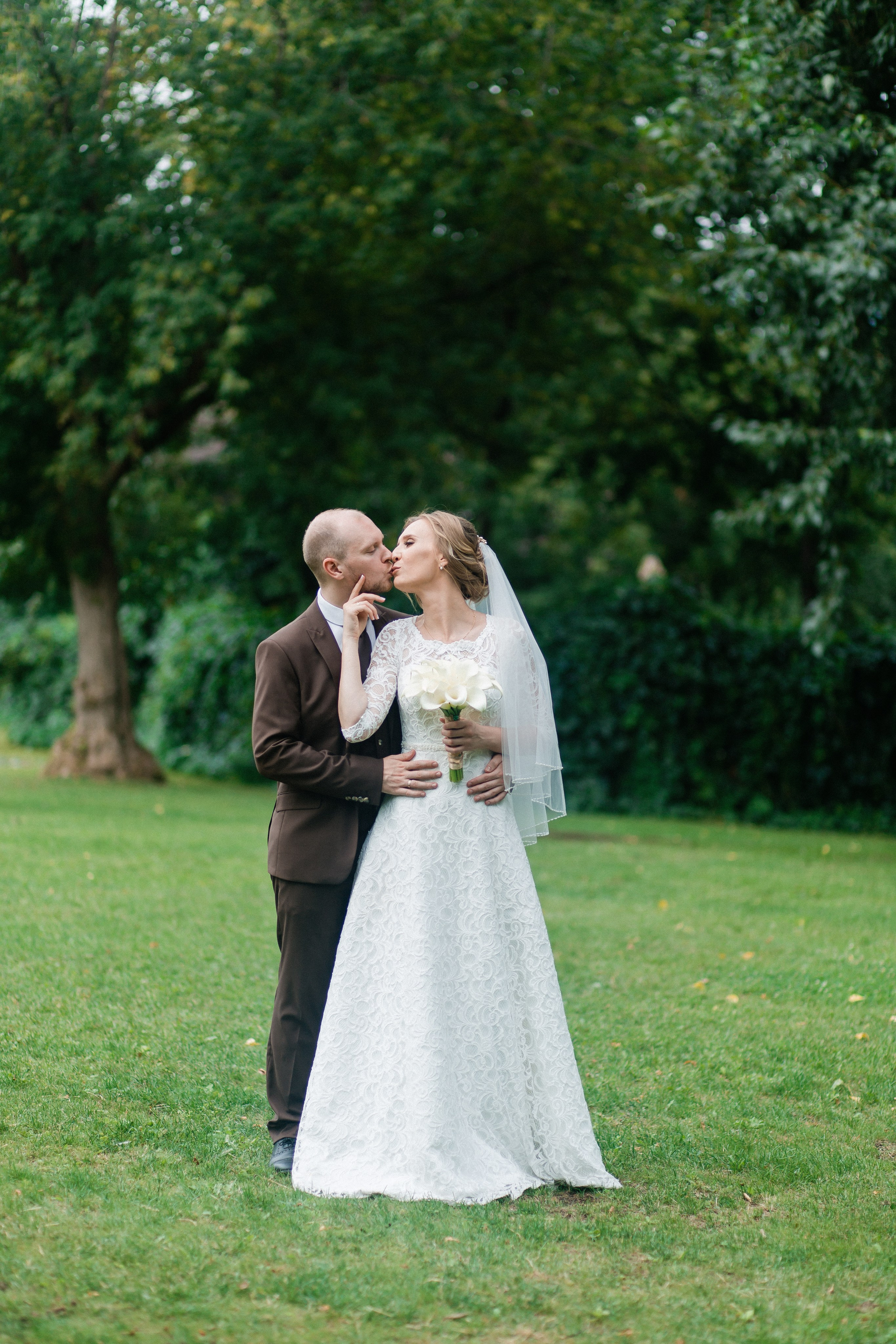 Свадебная фотосессия Сергея и Елены. Наш свадебный день. Видеосъемка и фотосъемка свадеб. Фотограф и оператор на свадьбу. Видеосъемка подкастов, собственная видео-фотостудии. Предметная фотосъемка