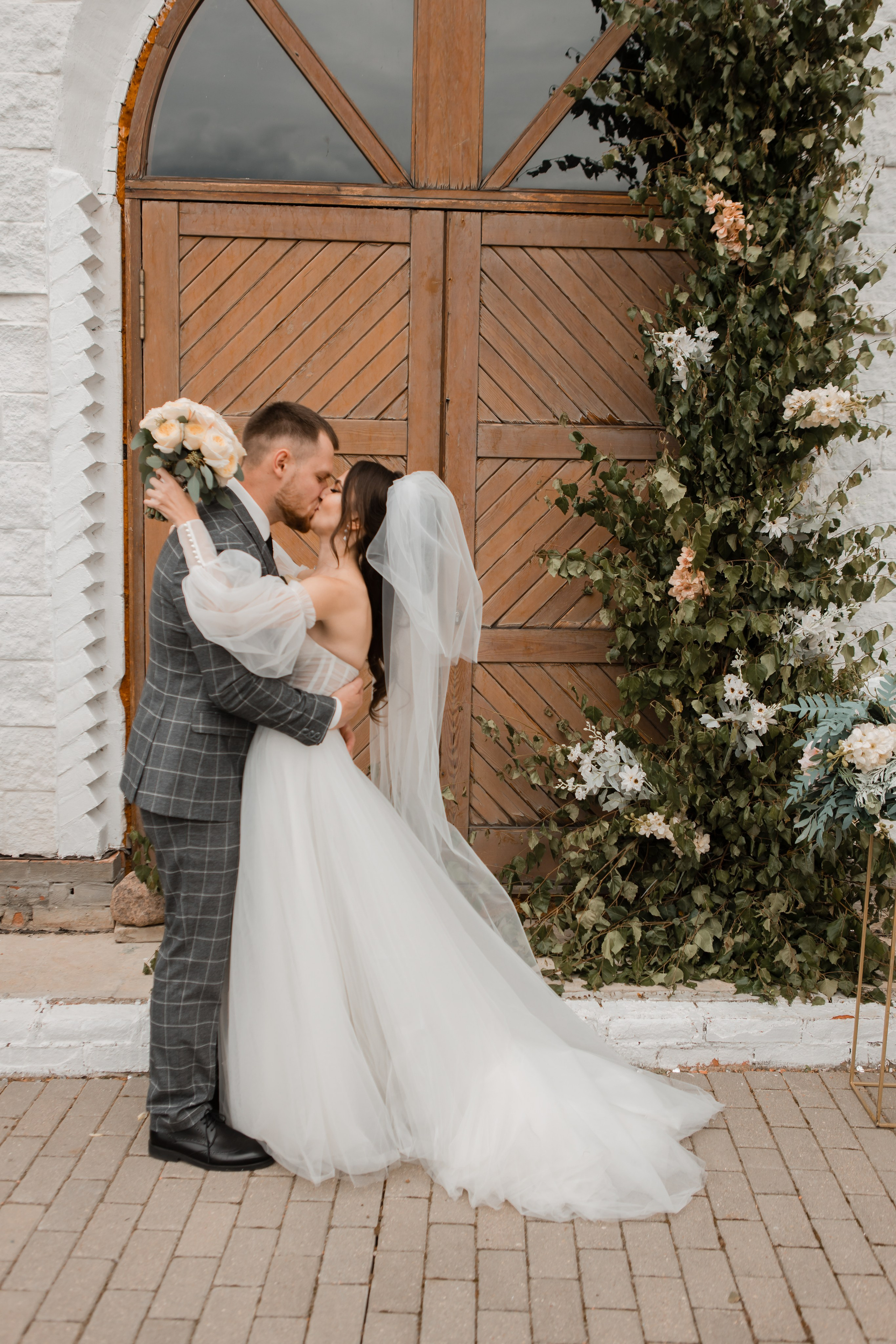 Свадебная фотосессия Сергея и Татьяны. Наша свадебная сказка. Видеосъемка и фотосъемка свадеб. Фотограф и оператор на свадьбу. Видеосъемка подкастов, собственная видео-фотостудии. Предметная фотосъемка