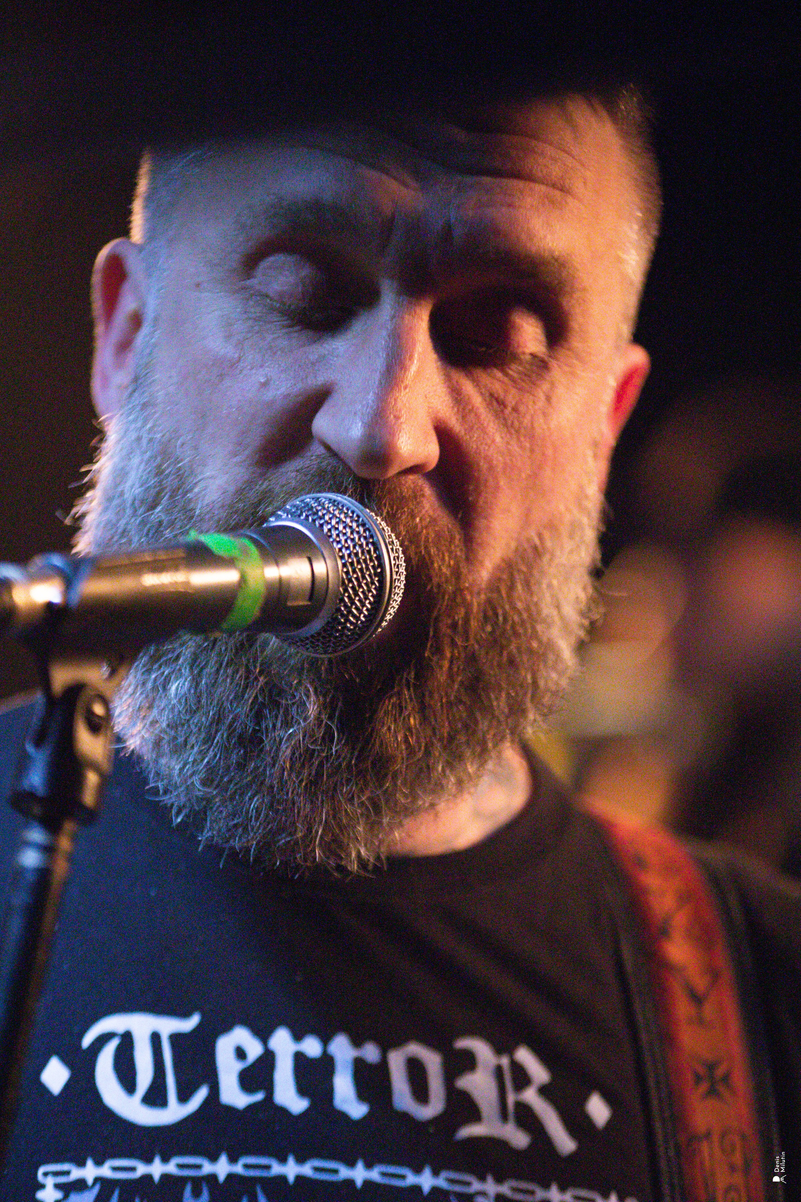 Рядом Ассенизаторы. Портретный фотограф Денис Милютин