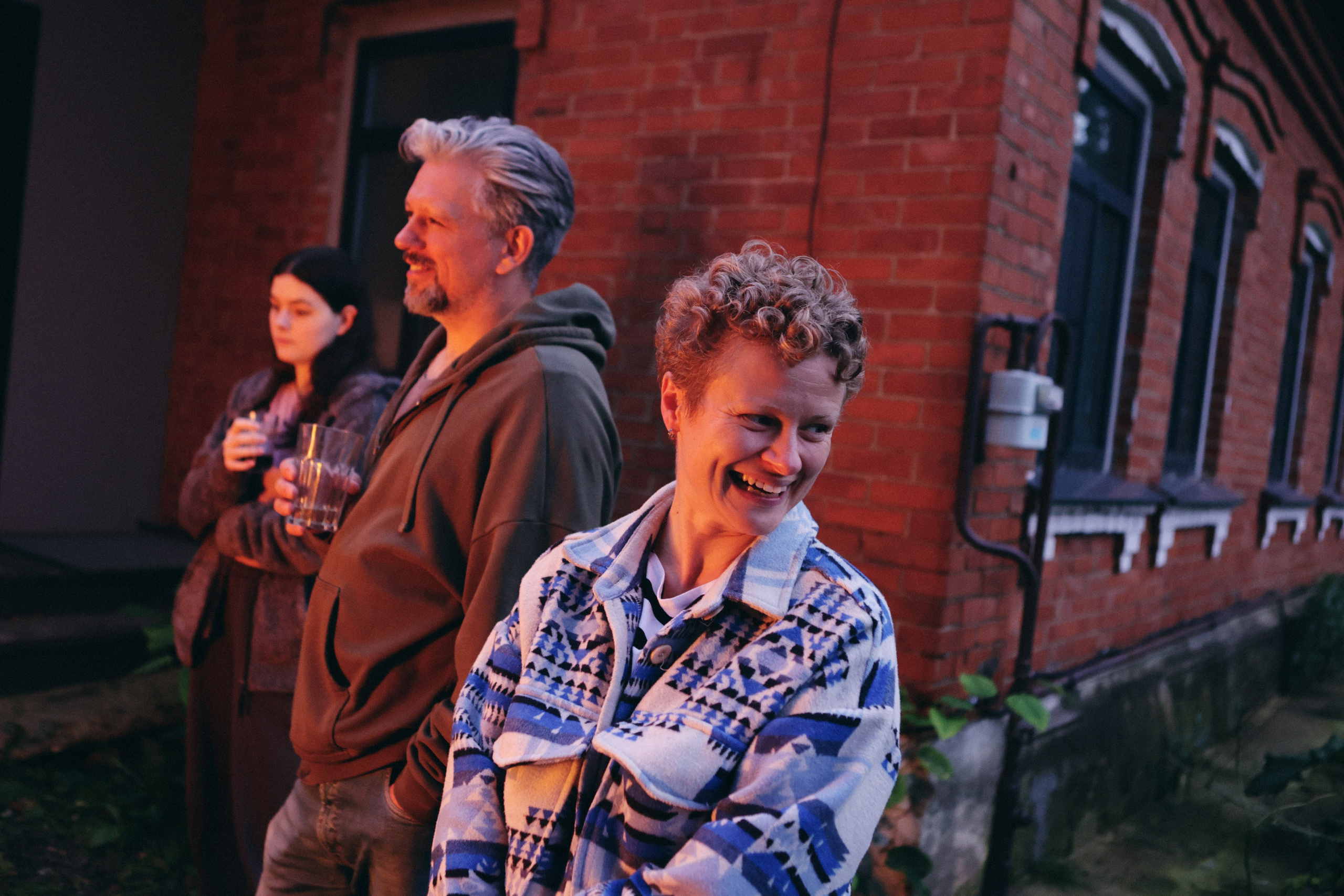 веселая компания у костра