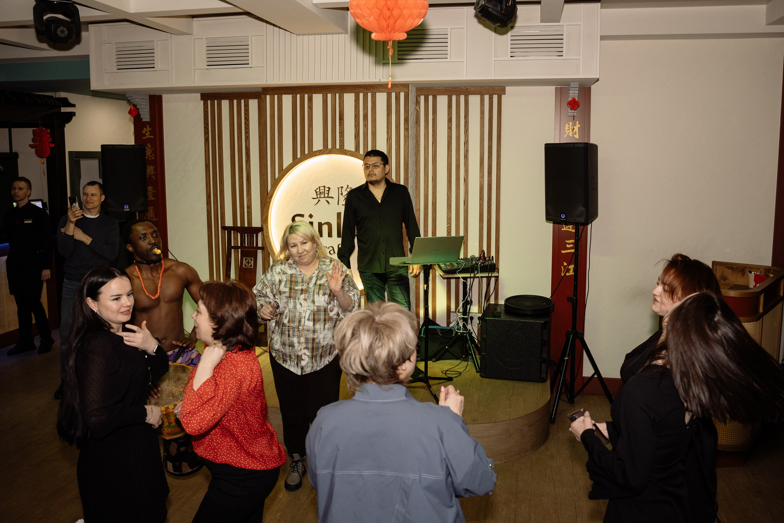 Вечеринка в кафе Sinlun. Фотограф Юлия Мальцева