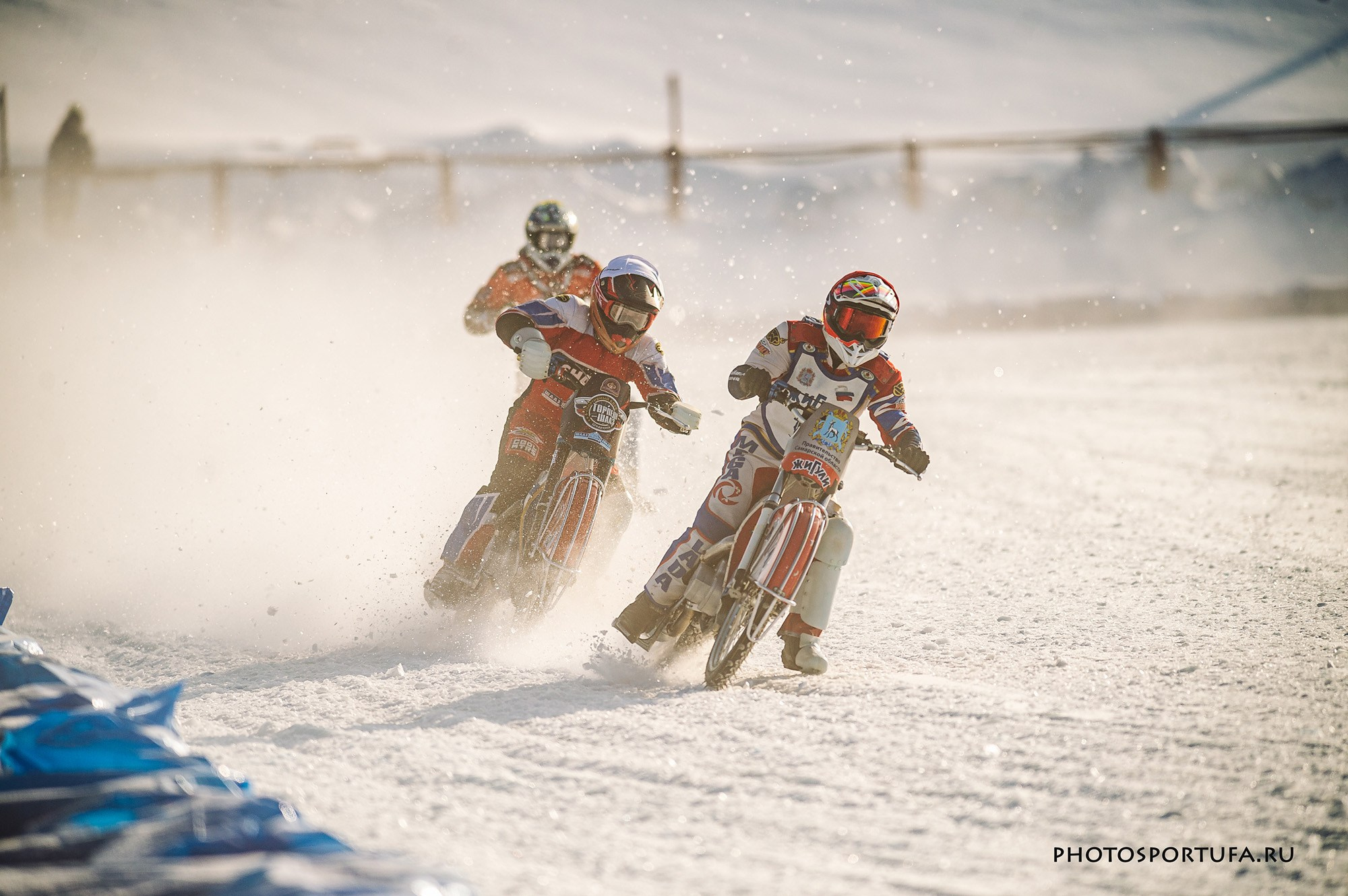 Мотогонку на льду. Спортивный фотограф в Уфе Евгений Буров