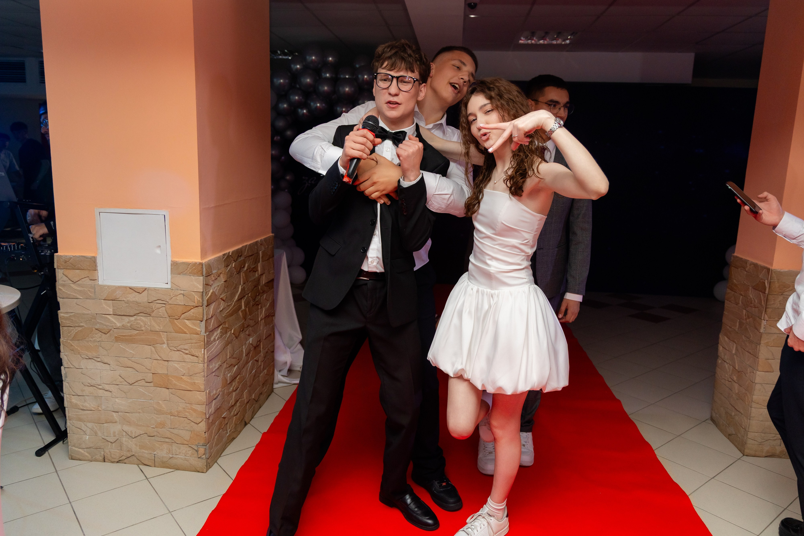 Школьный выпускной 2025 год в Минске, Беларуси. Свадебный фотограф в Минске/Беларуси Сергей Спиридонов