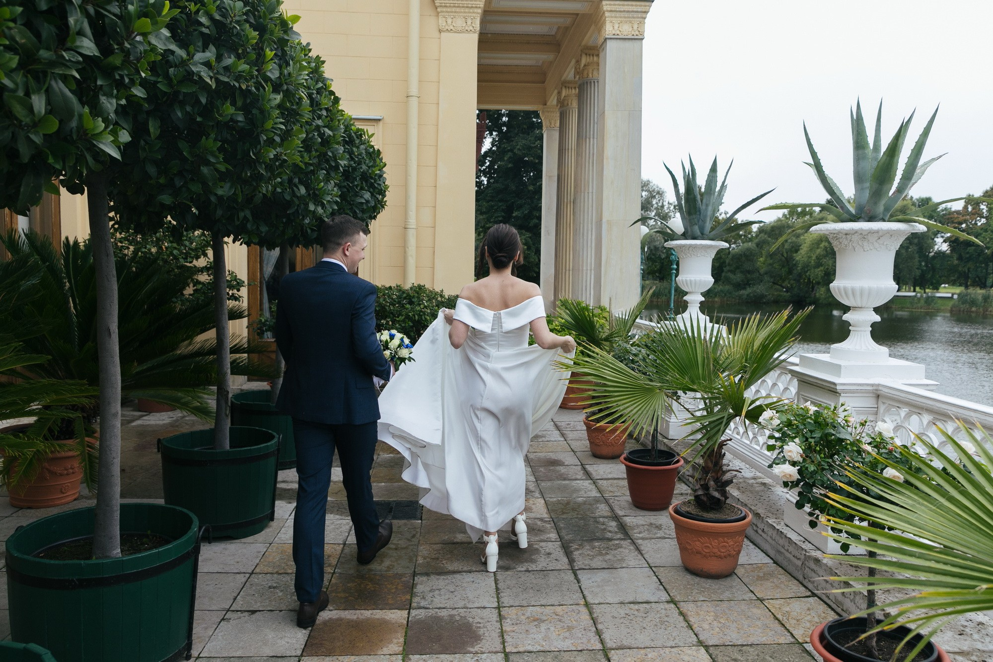 свадебная съемка в петергофе, найти фотографа на свадьбу, свадебный фотограф, свадебное платье купить, свадебный салон, свадебные кольца