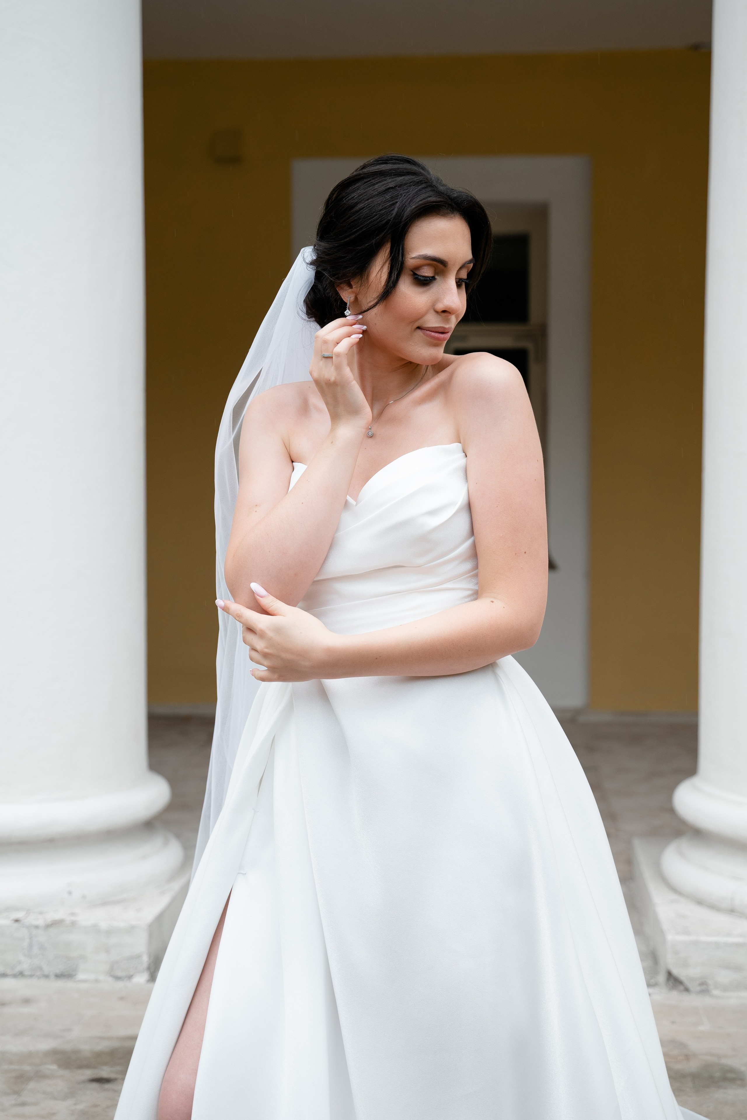 Невеста в свадебном платье