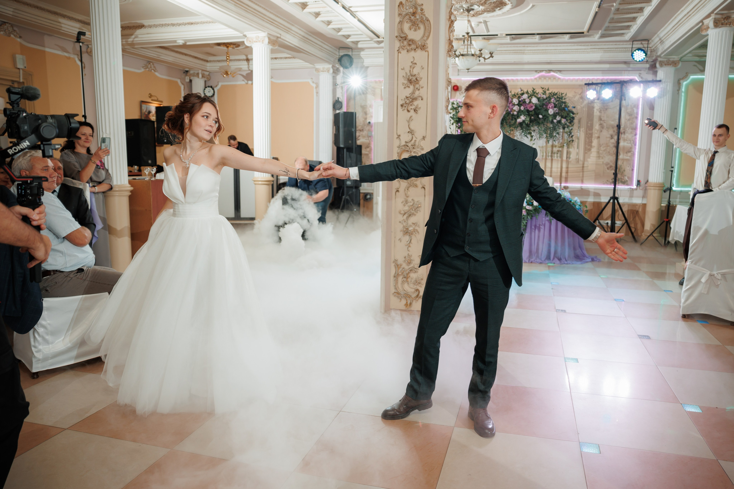 Константин и Дарья, ЗАГС ВДНХ, отель Soluxe, ресторан «Антик». Свадебный и репортажный фотограф (Москва, Королев и другие)