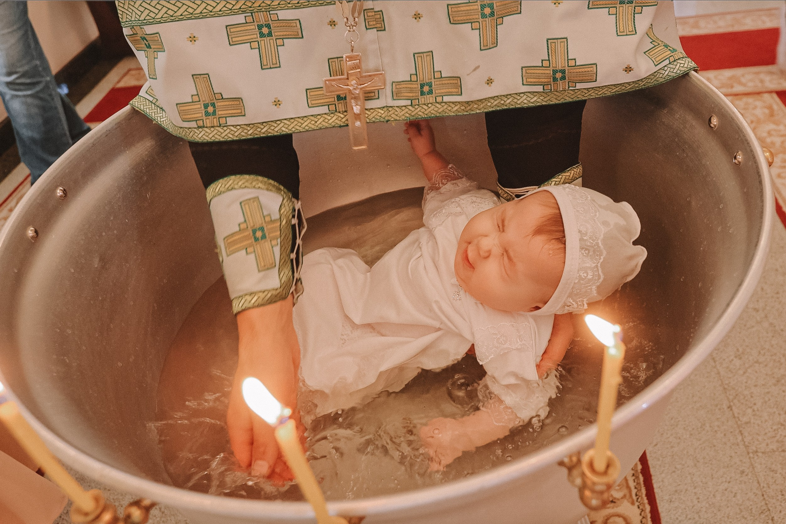 Крещение круглая церковь. Семейный фотограф Тюмень, фотограф на роды Салмина Мария