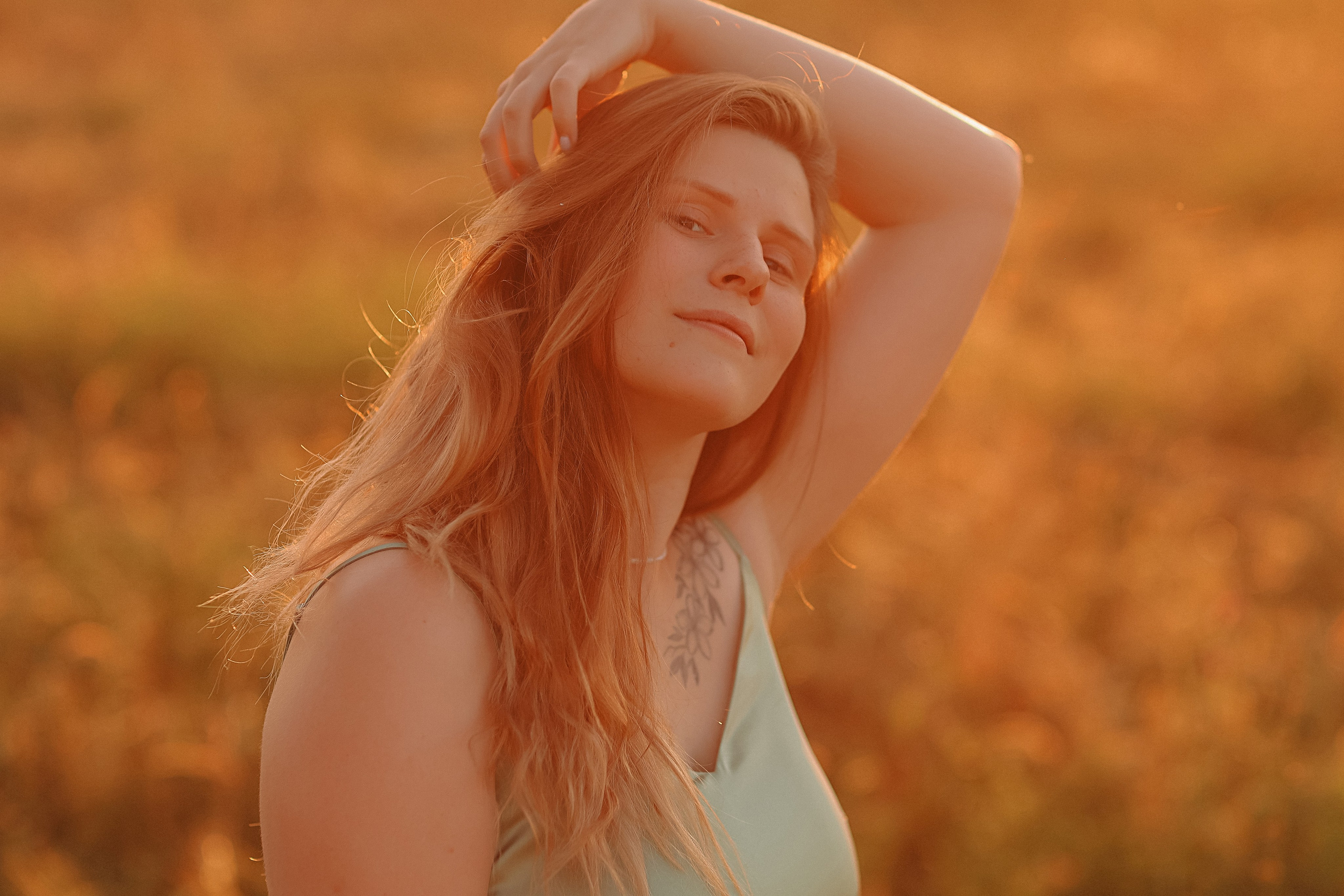 Закатное поле семейная. Семейный фотограф Тюмень, фотограф на роды Салмина Мария