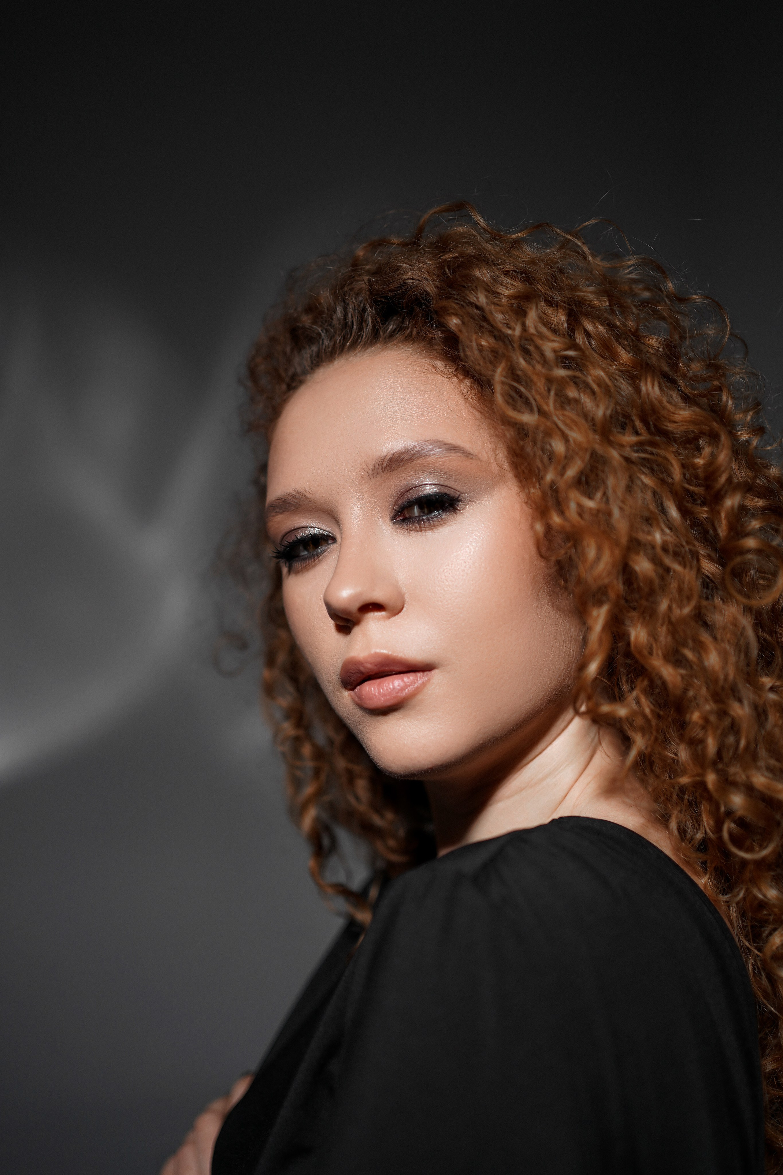 Фотосессия на циклораме с зеркалом. Свадебный фотограф в Ростове-на-Дону. Таинство Крещения и Венчания, семейные фотосессии. Алёна Чёботова