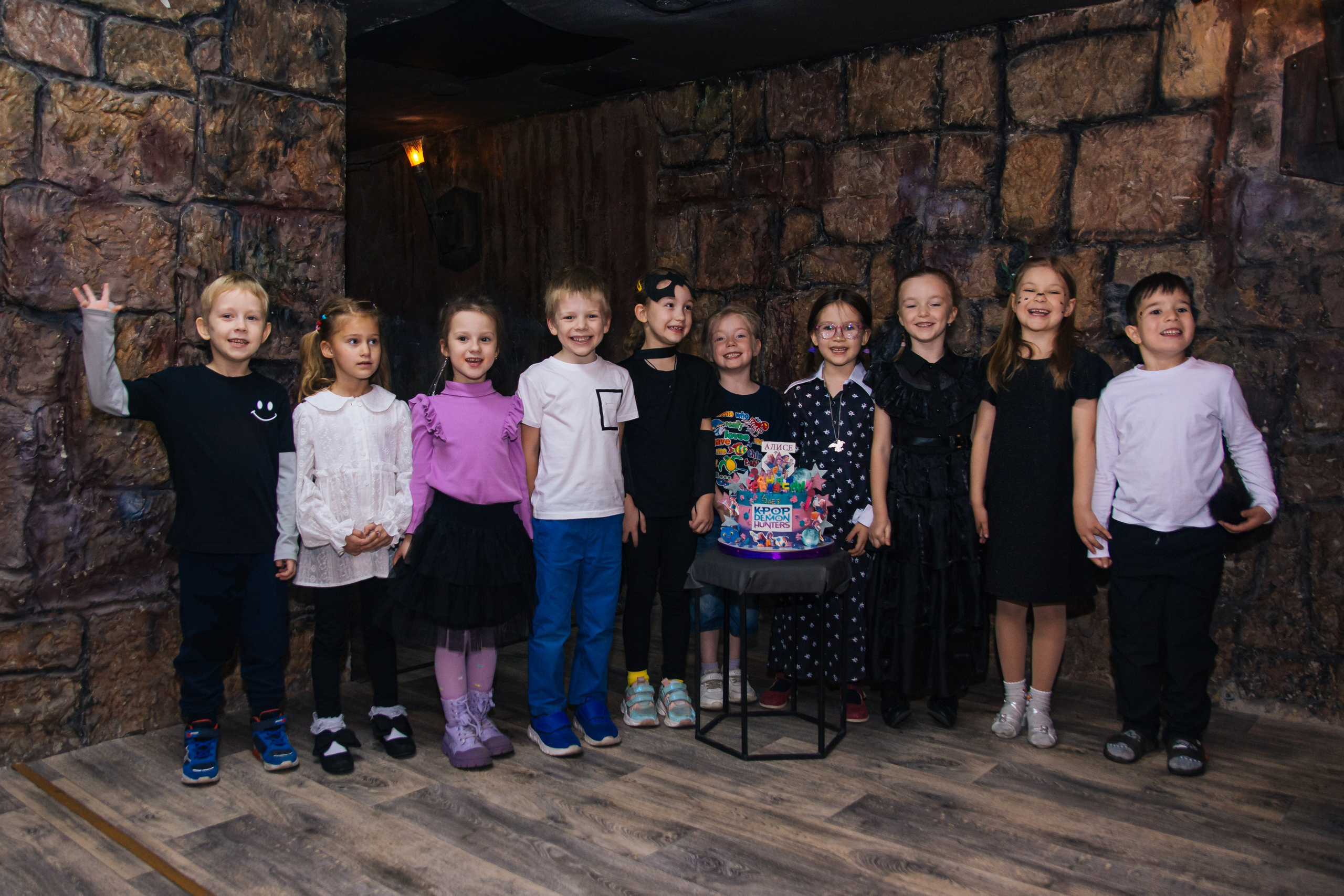 Квесты и праздники в Нелогике. Фотограф в Москве. Индивидуальные и парные съёмки, мероприятия, промо-съёмки для артистов