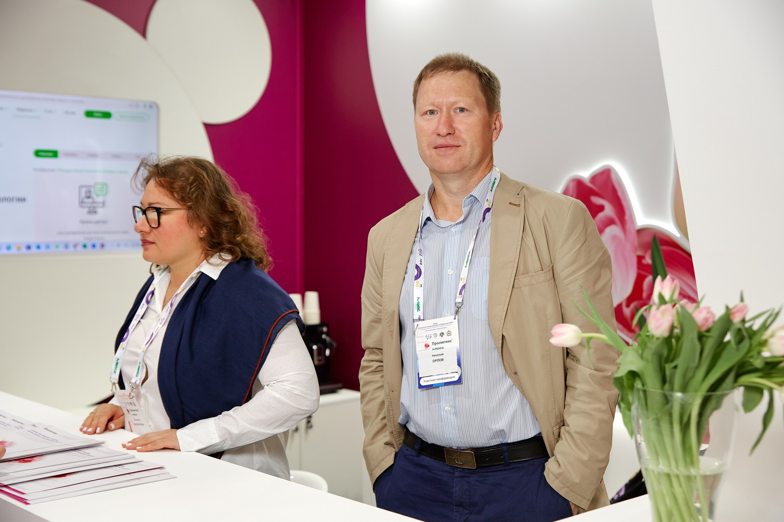 Стенд компании Angelini Pharma / Конференция РАРЧ 2023. Антон Артюшин, портретный фотограф. Москва