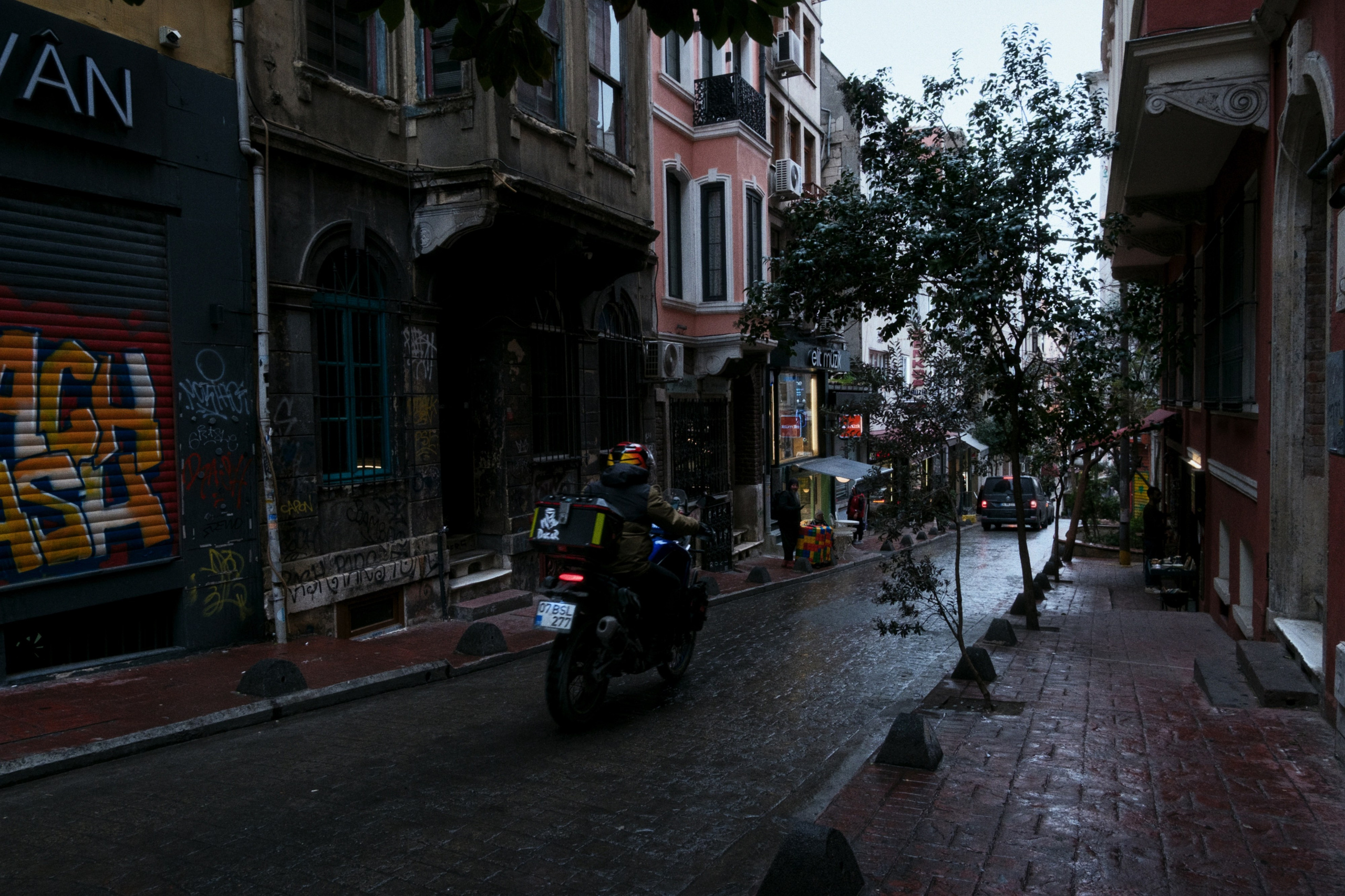 Beyoğlu x Karakoy, Istanbul / Türkey AW26. Фотограф Юрин Евгений