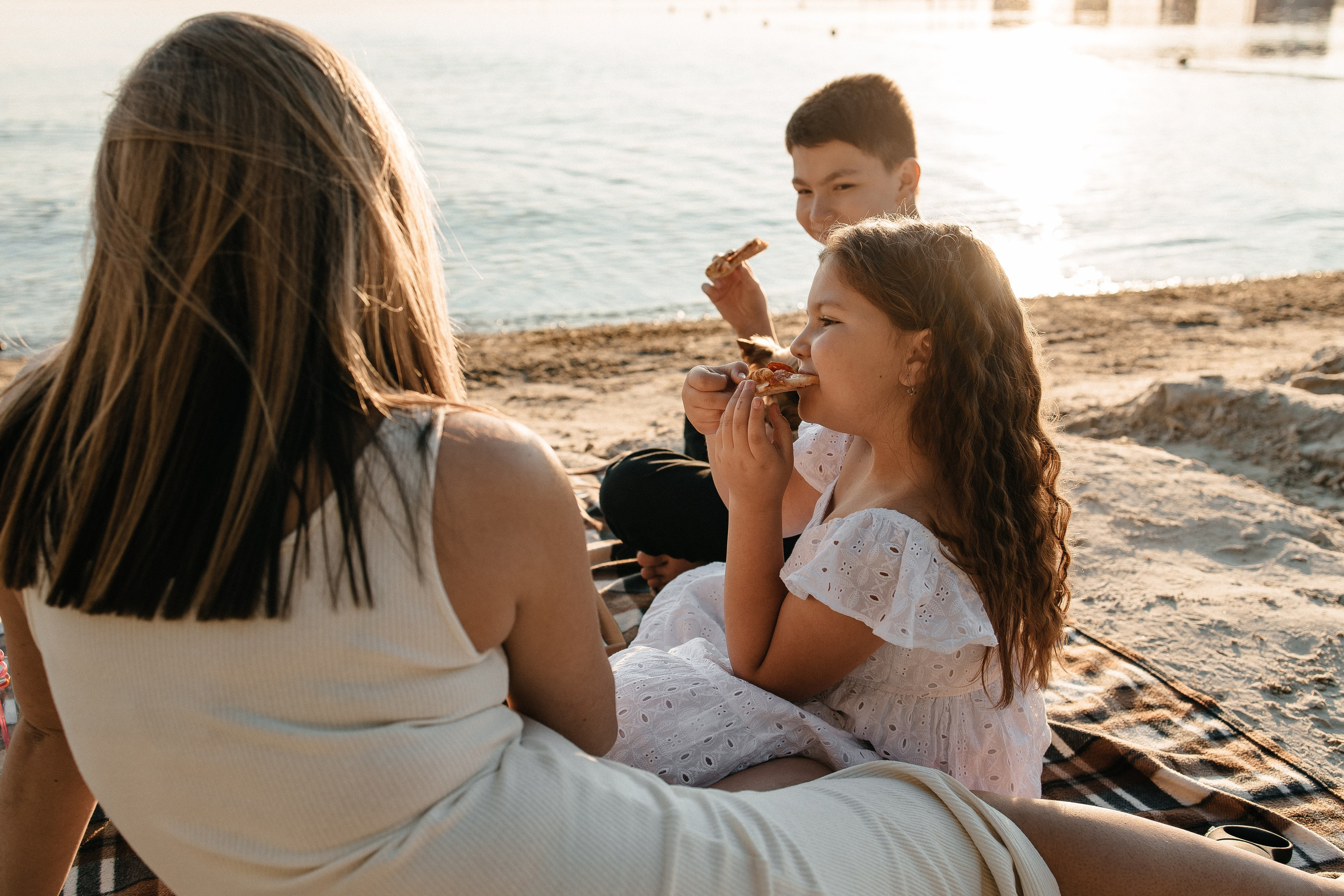 Пикник у озера. Свадебный фотограф в Челябинске Оксана Мишакова