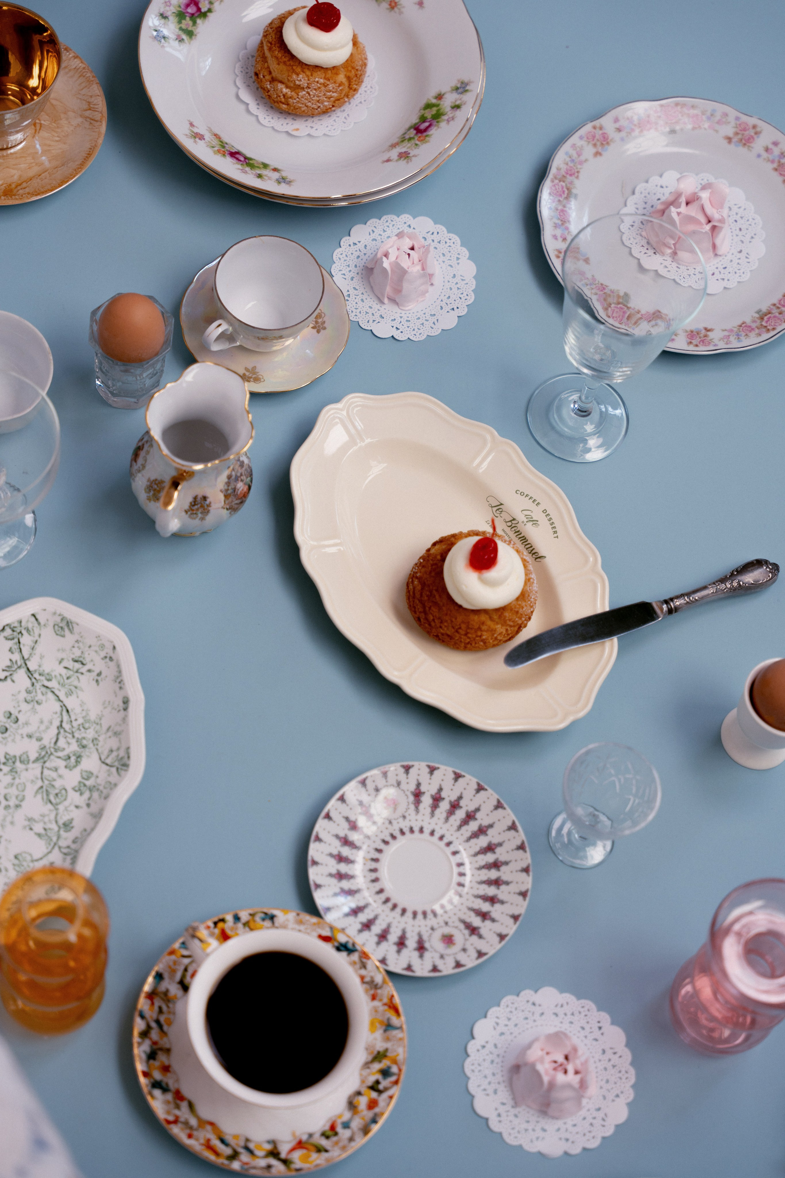 SET DESIGN OF CAKES