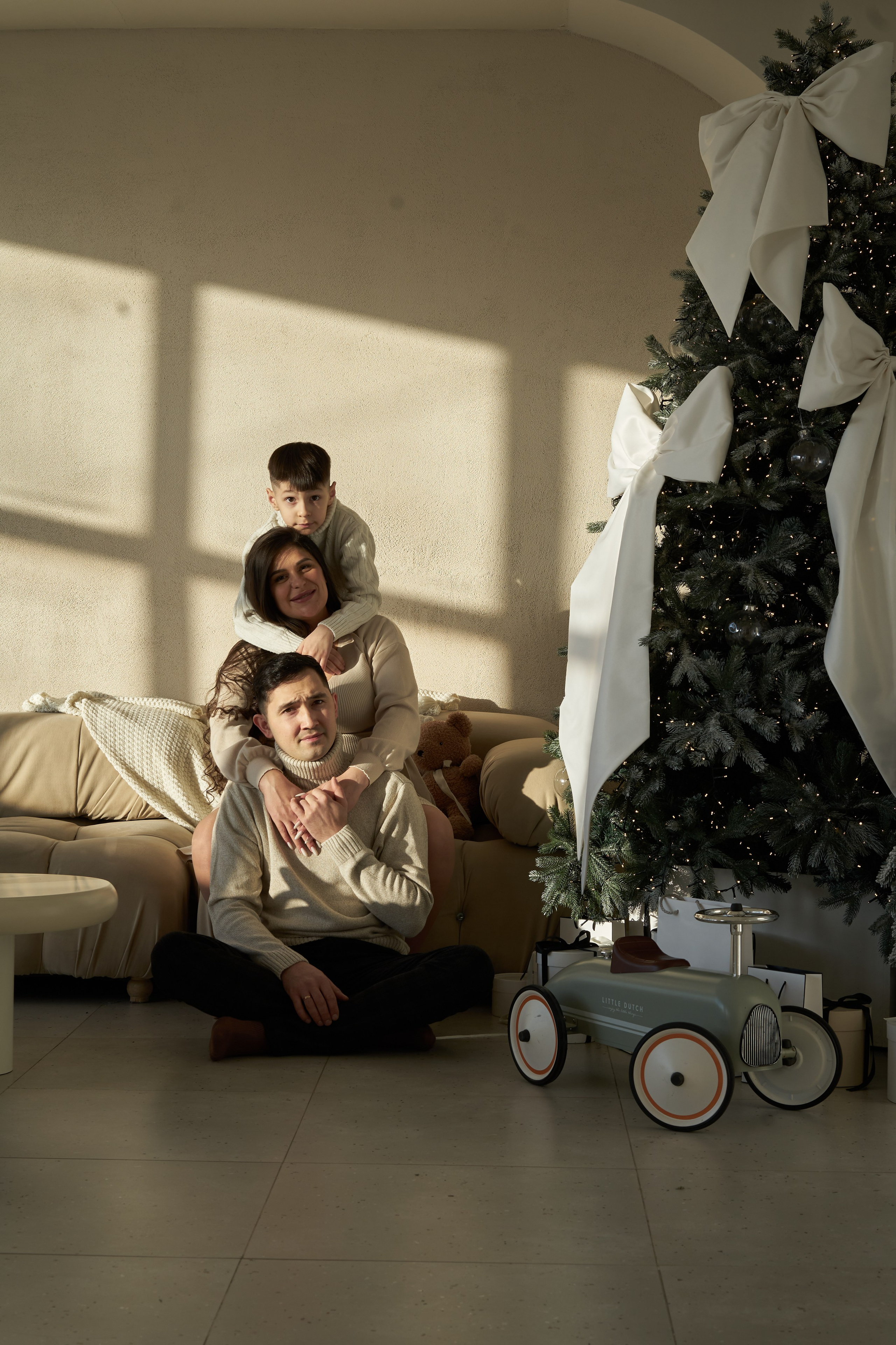 Семейная фотосессия в студии. Фотограф Екатеринбург Кокшарова Александра