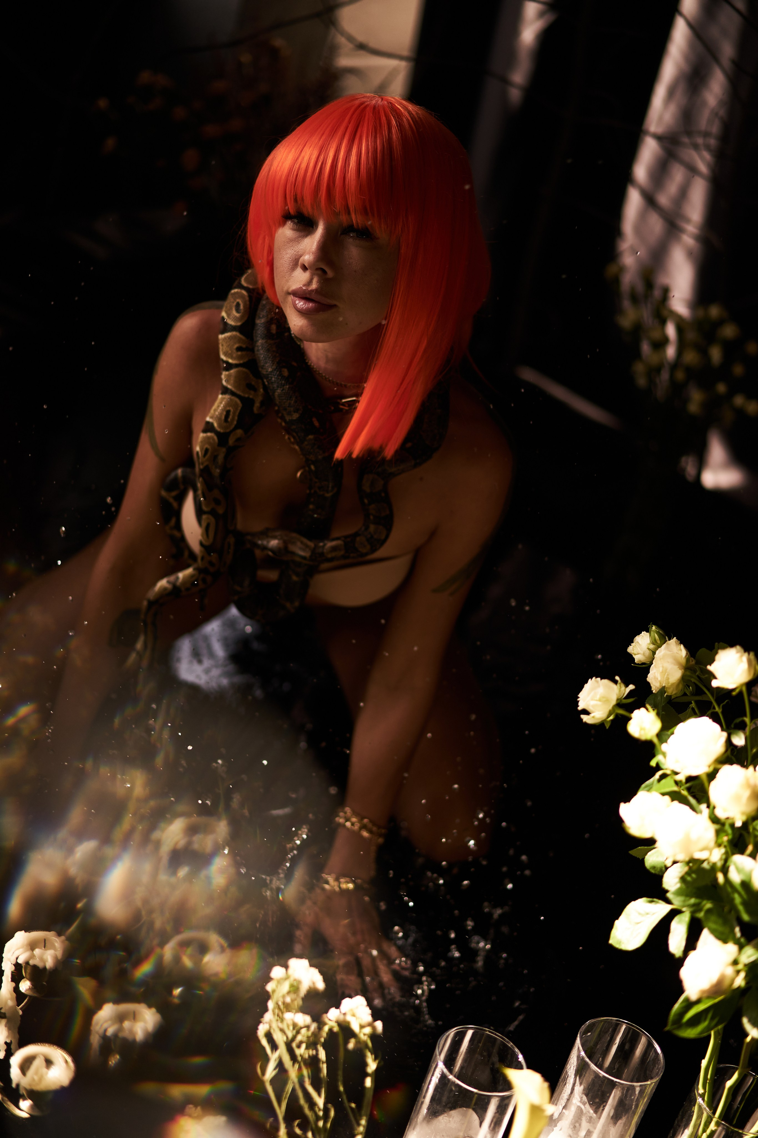 Будуарная фотосессия в студии с змеями. Фотограф Екатеринбург Кокшарова Александра