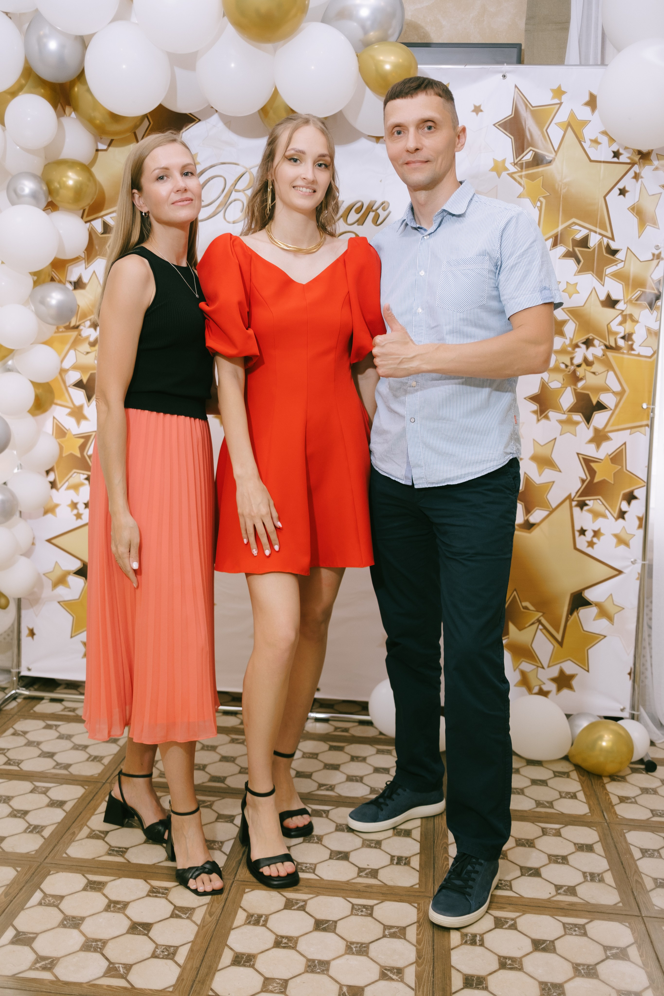 Выпускной школа 33. Свадебный и репортажной фотограф Денис Ожигин в Краснодаре и Краснодарском крае