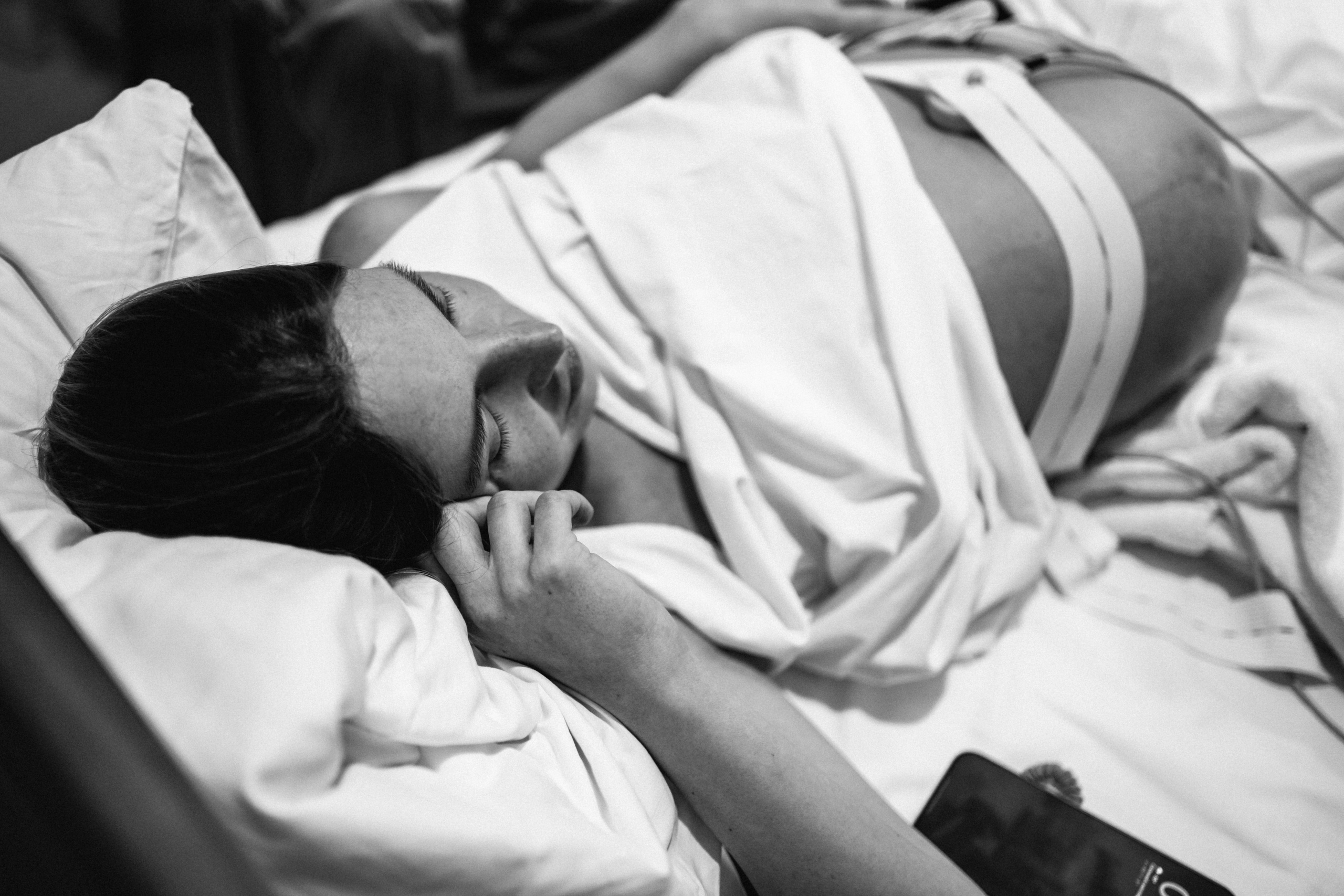 Съемка родов ЧБ. Фотограф и видеограф на роды в Москве Подшивалова Полина